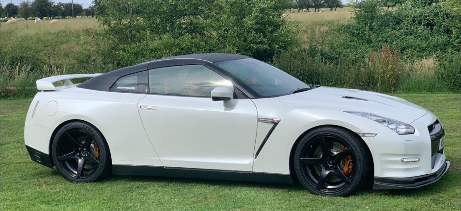 2011/11 REG NISSAN GT-R R35 PREMIUM EDITION S-A ONE FORMER KEEPER FROM NEW 22K MILES - WARRANTED! - Image 2 of 22