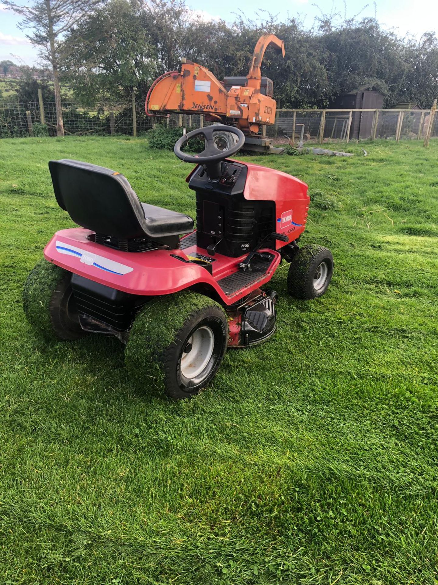 TORO 14-38 RIDE ON LAWN MOWER, RUNS WORKS CUTS *NO VAT* - Image 4 of 6