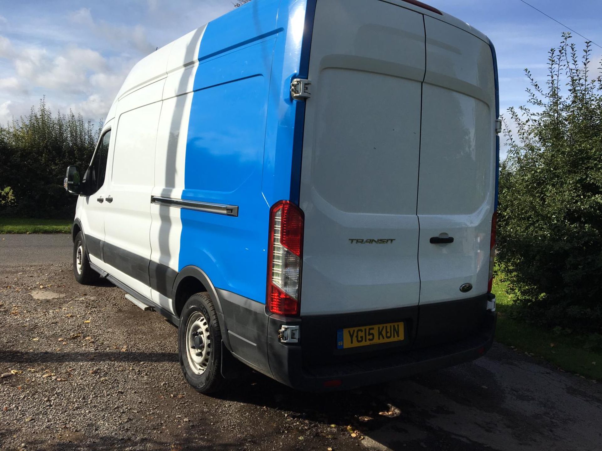 2015/15 REG FORD TRANSIT 350 2.2 DIESEL WHITE PANEL VAN, SHOWING 0 FORMER KEEPERS *NO VAT* - Image 4 of 13