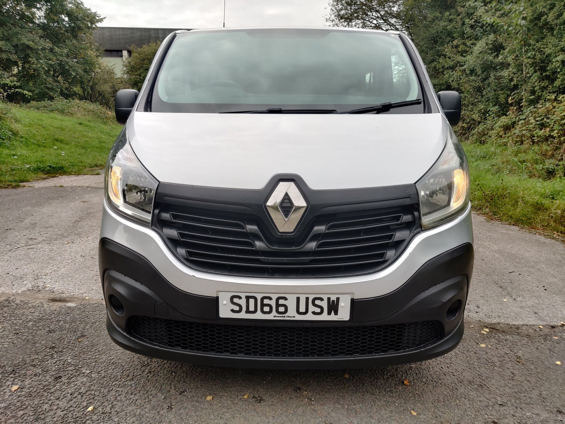 2016/66 REG RENAULT TRAFIC SL27 BUSINESS DCI 1.6 DIESEL SILVER MPV - 7 SEATER *NO VAT* - Image 2 of 16