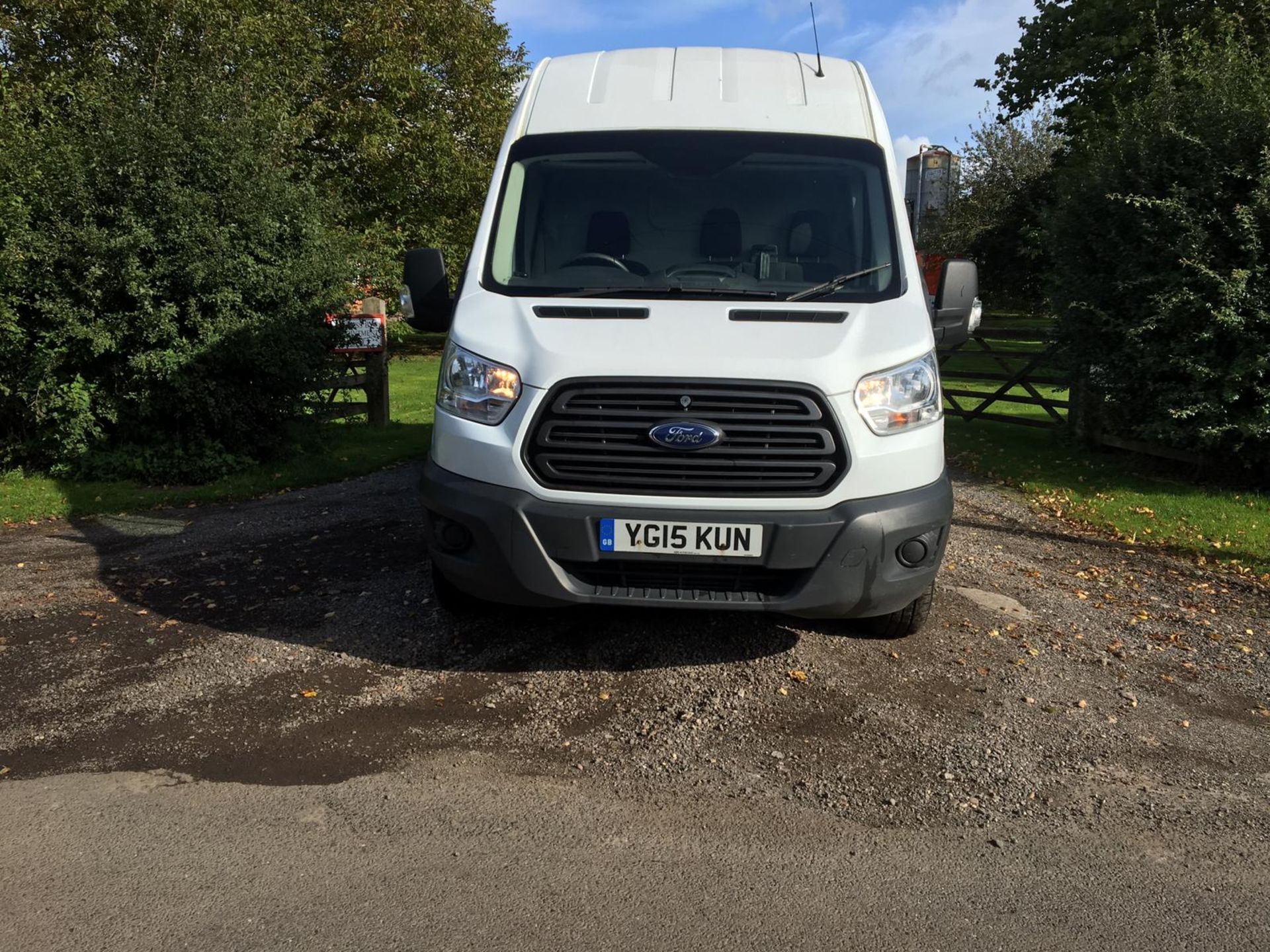 2015/15 REG FORD TRANSIT 350 2.2 DIESEL WHITE PANEL VAN, SHOWING 0 FORMER KEEPERS *NO VAT* - Image 2 of 13