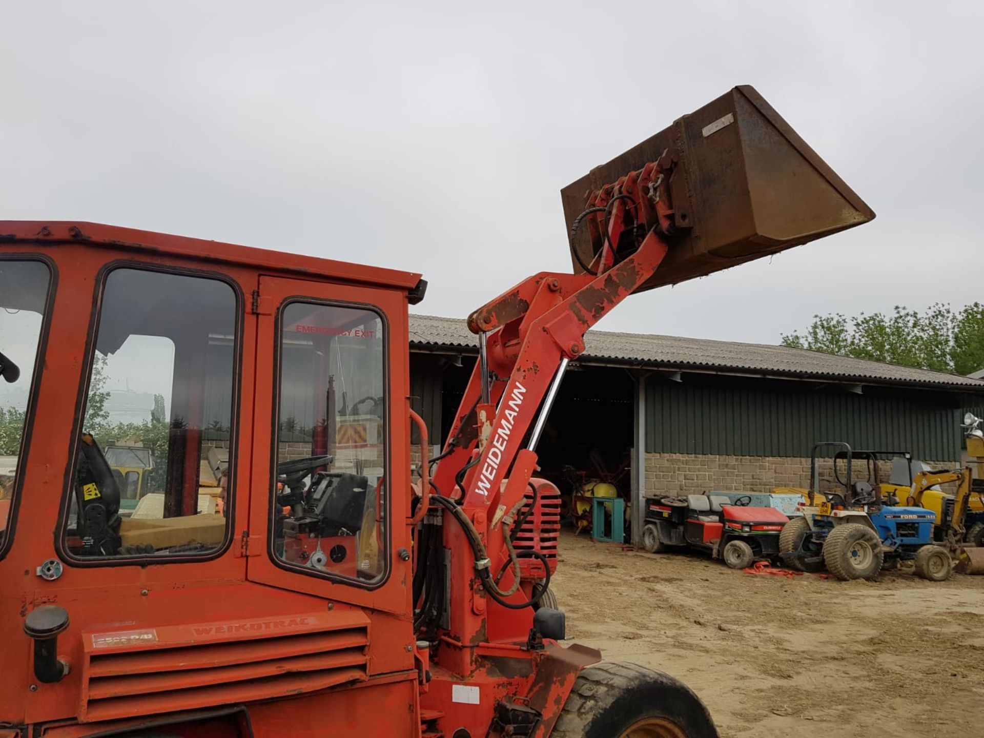 WEIDEMAN LOADING SHOVEL WEIKATRAC 2502 D/D, STARTS, DRIVES, LIFTS & TIPS *PLUS VAT* - Image 6 of 9