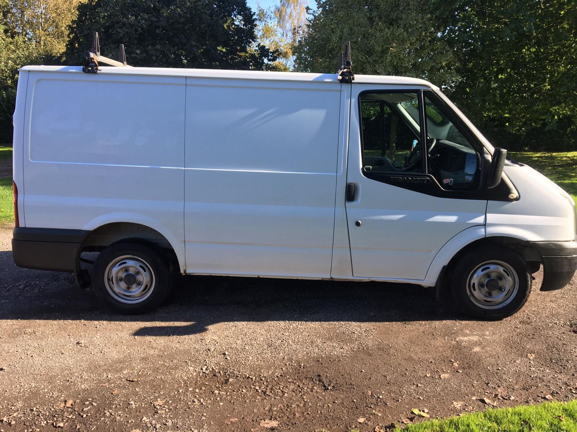 2012/12 REG FORD TRANSIT 100 T300 FWD 2.2 DIESEL PANEL VAN, AIR CON, HEATED WINDSCREEN *NO VAT* - Image 8 of 12