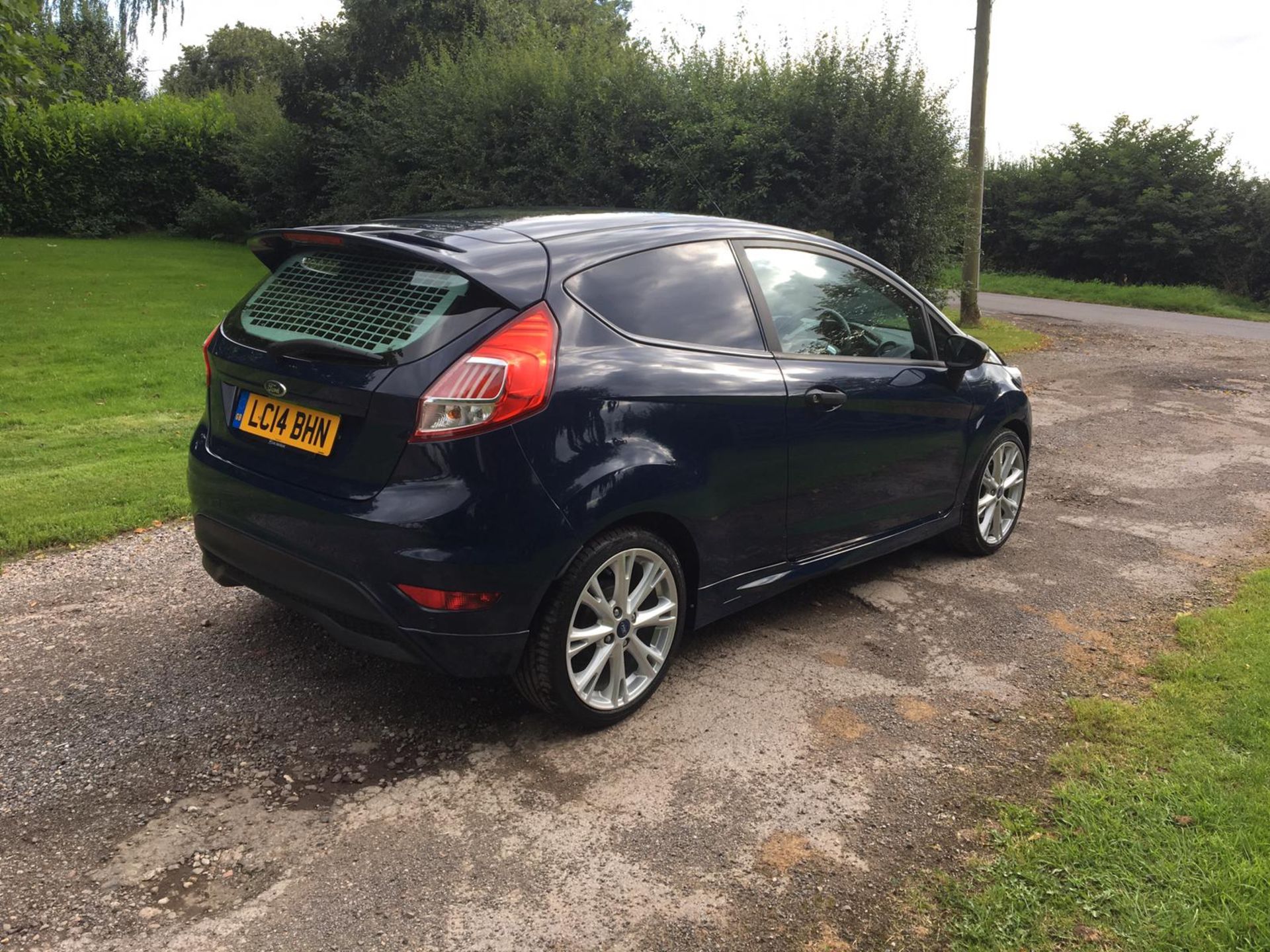 2014/14 REG FORD FIESTA ECONETIC TECH TDCI 1.6 DIESEL CAR DERIVED VAN, SHOWING 0 FORMER KEEPERS - Image 7 of 13