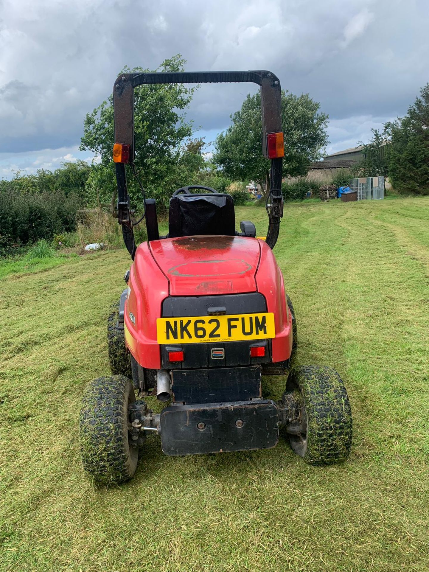 2013 SHIBAURA CM374 AUTO 4WD OUT FRONT ROTARY MOWER, RUNS, WORKS AND CUTS *PLUS VAT* - Image 5 of 12