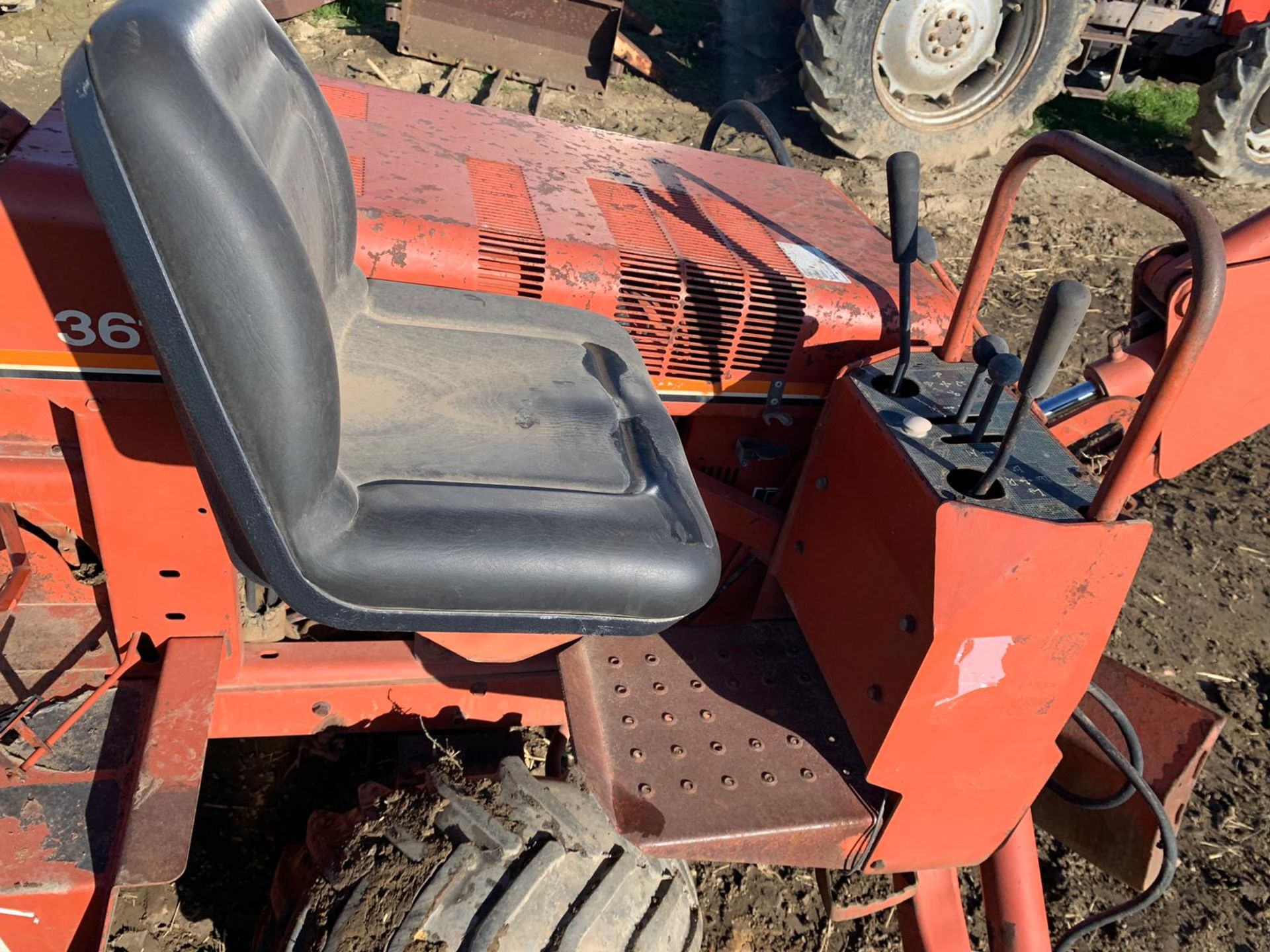 DITCH WITCH 3610 TRENCHER C/W A222 BACKHOE ATTACHMENT, RUNS, WORKS AND DIGS *PLUS VAT* - Image 12 of 16