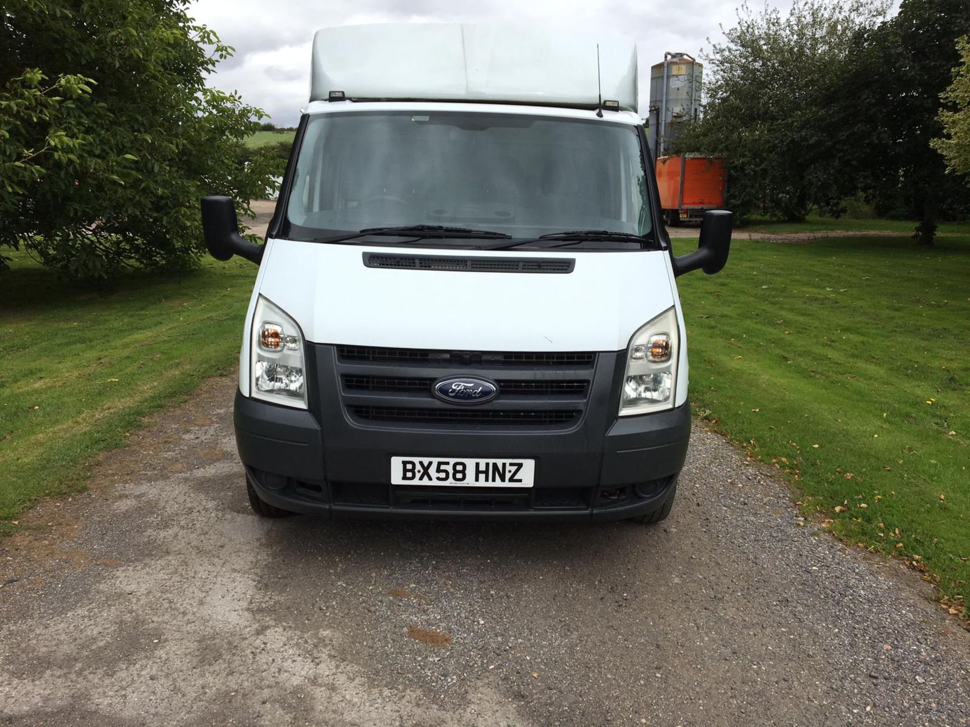 2008/58 REG FORD TRANSIT 100 T350M RWD AIR & ELECTRICS 2.4 DIESEL WHITE BOX VAN *PLUS VAT* - Image 2 of 19