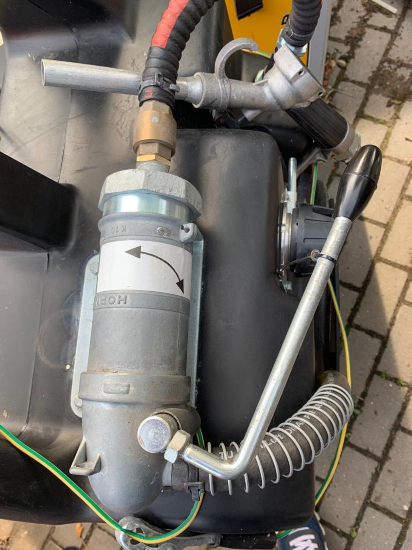 MOBILE FUEL TANK C/W PUMP & NOZZLE *PLUS VAT* - Image 5 of 5