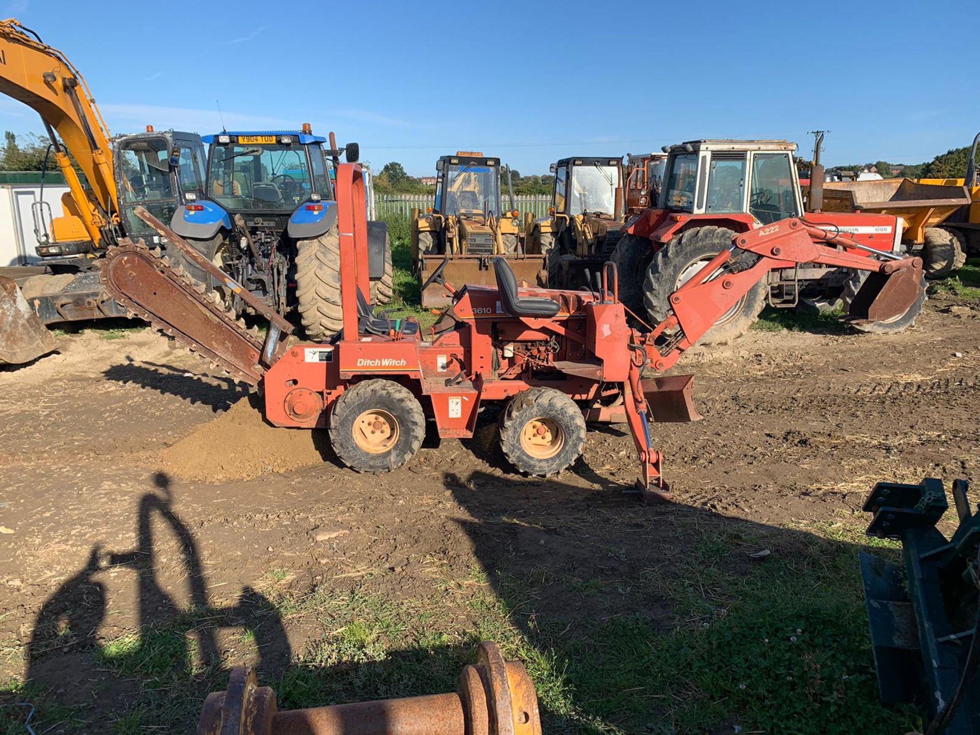 DITCH WITCH 3610 TRENCHER C/W A222 BACKHOE ATTACHMENT, RUNS, WORKS AND DIGS *PLUS VAT* - Image 15 of 16