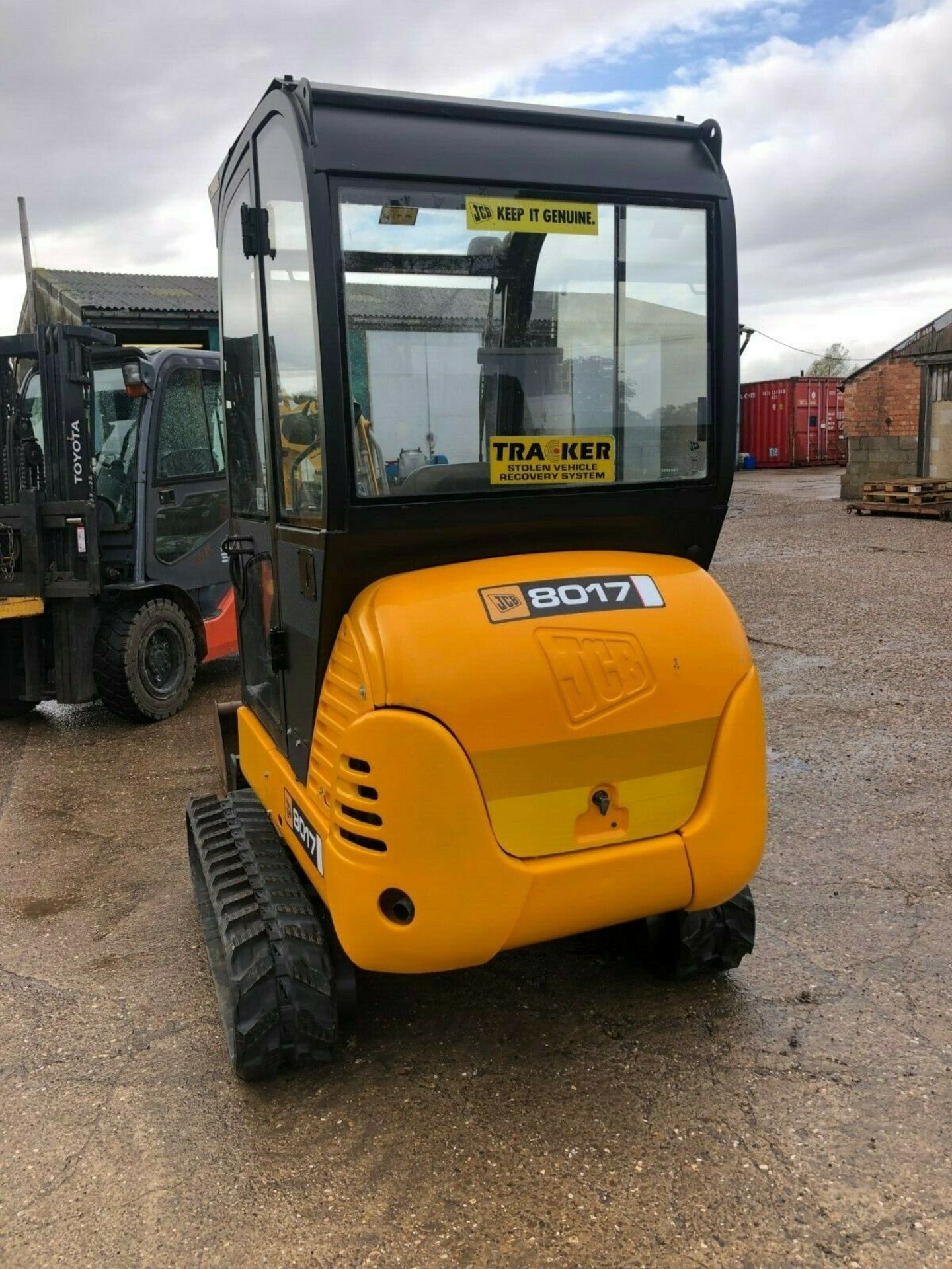 JCB 8017 EXCAVATOR, EXPANDING TRACKS, 2004, 2 SPEED TRACKING, NEW TRACKS, SERVICED, 2636 HOURS. - Image 3 of 10