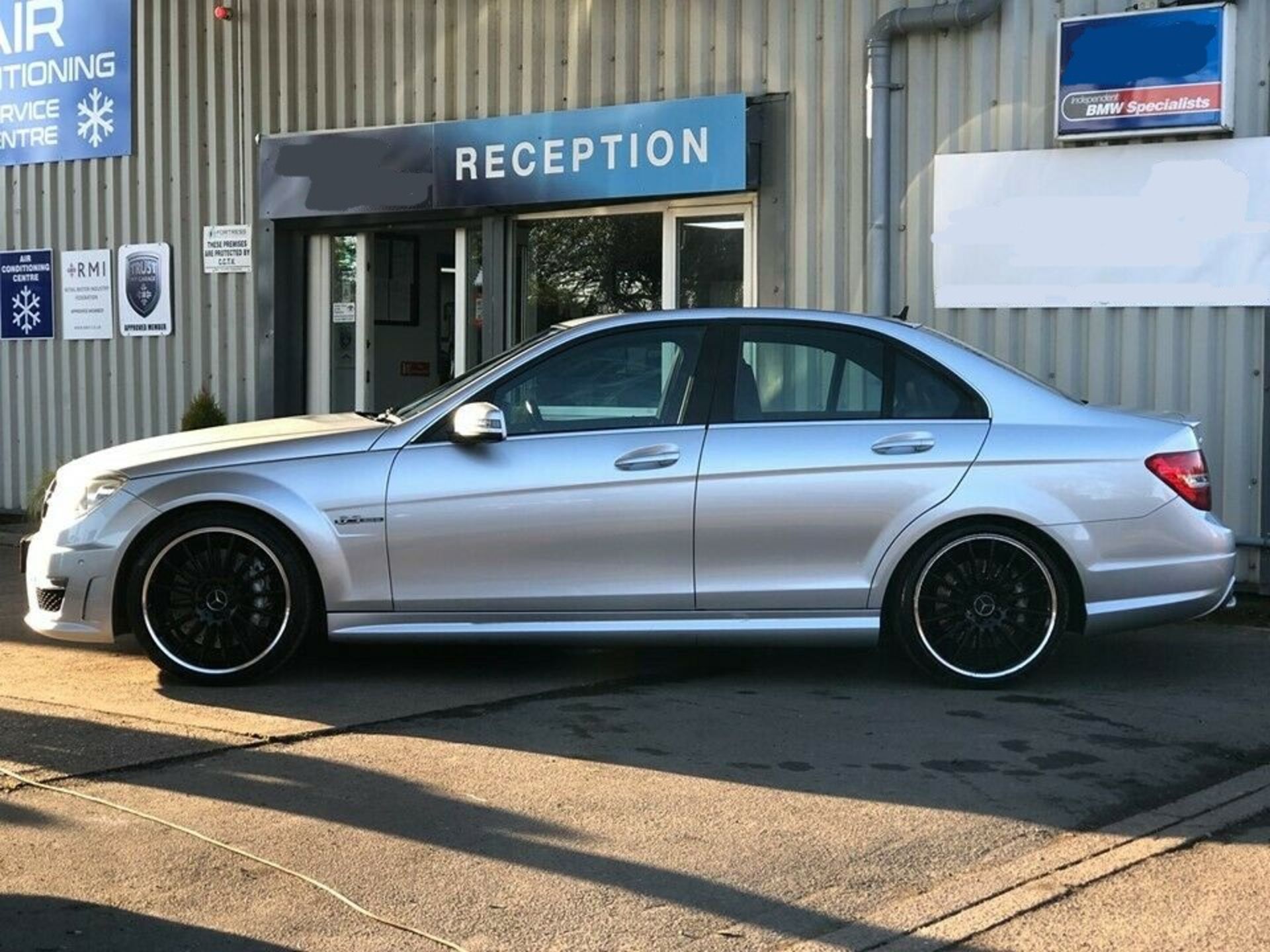 2012/62 REG MERCEDES-BENZ C63 AMG AUTO 6.2L PETROL 4 DOOR SALOON, SHOWING 1 FORMER KEEPER *NO VAT* - Image 3 of 12