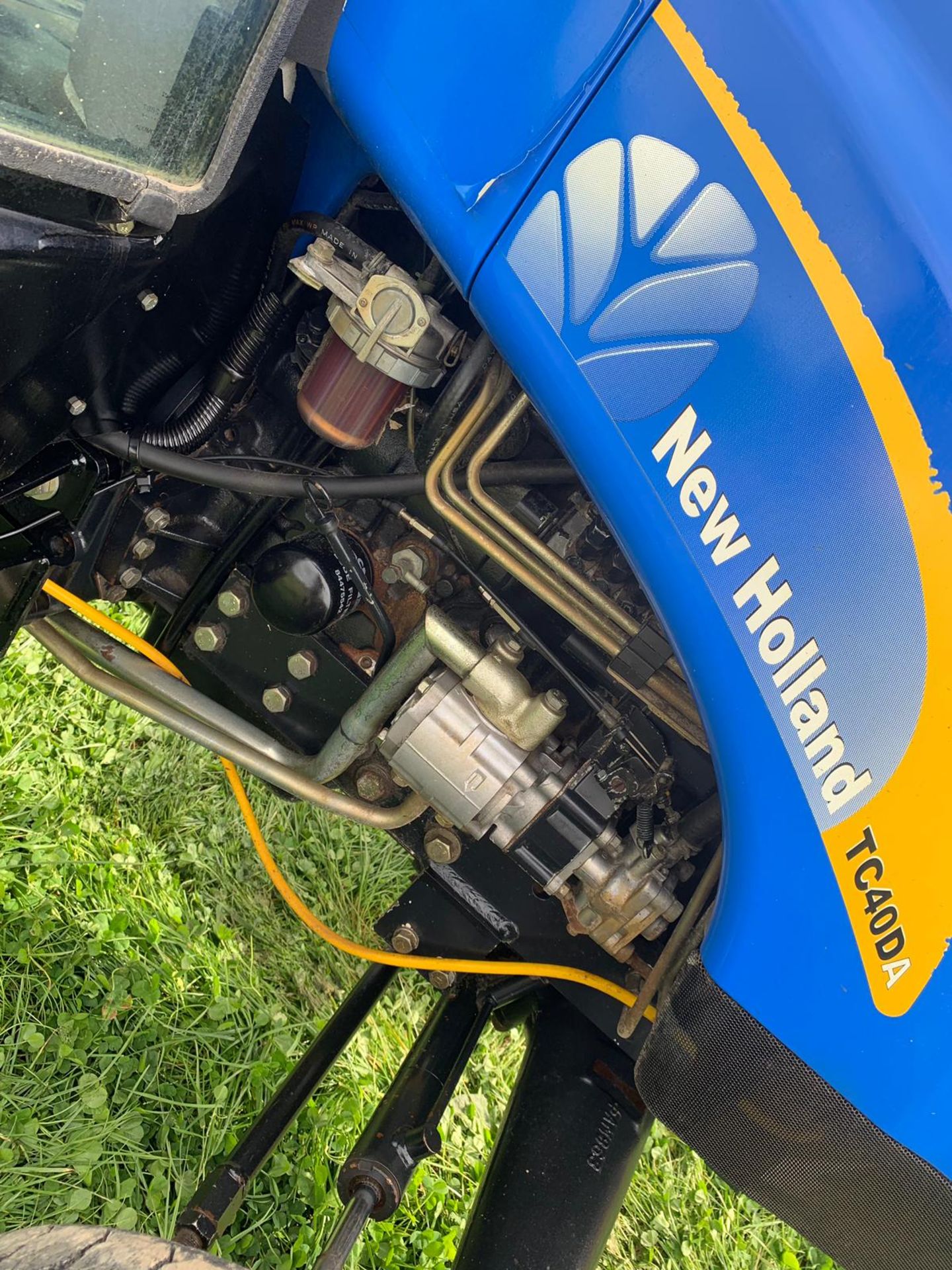 NEW HOLLAND TC40DA COMPACT TRACTOR WITH FULL GLASS CAB, 3 POINT LINKAGE *PLUS VAT* - Image 10 of 15
