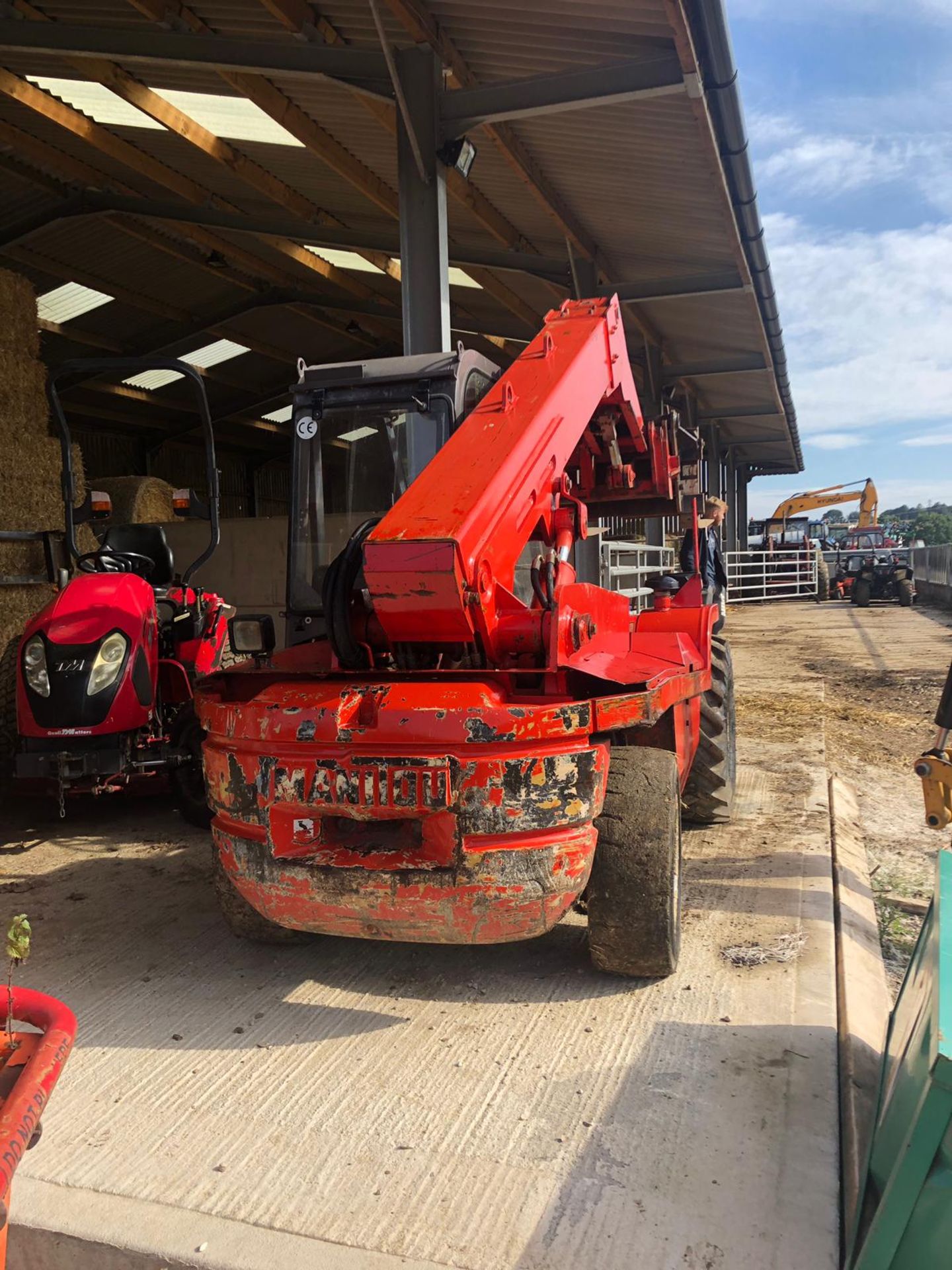 2004 MANITOU BT420 TELESCOPIC HANDLER, RUNS WORKS AND LIFTS *PLUS VAT* - Image 5 of 8