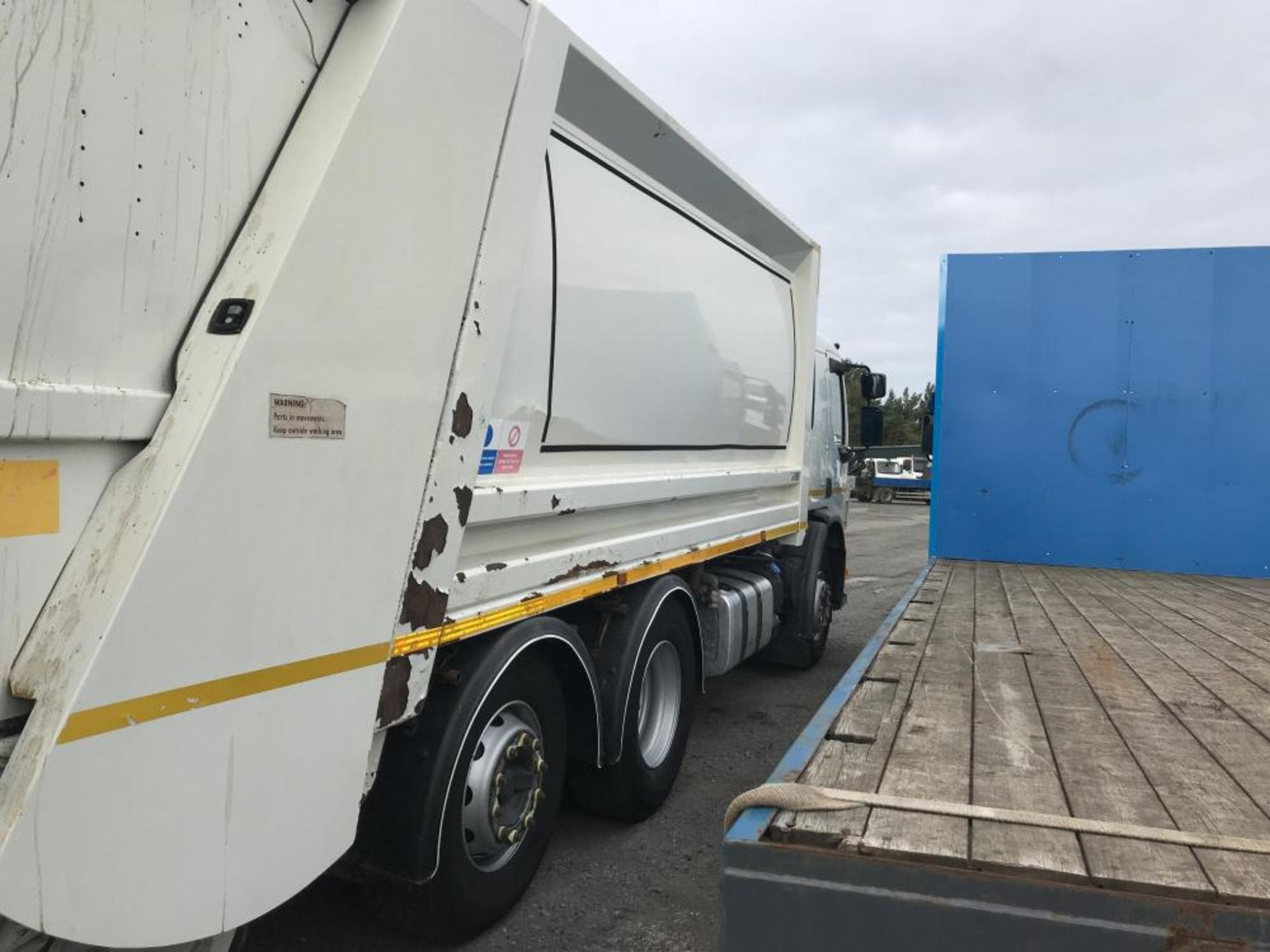 2012/12 REG VOLVO FE 300 6X2 REFUSE TRUCK REAR STEERING REAR LIFT EX COUNCIL AUTO GEARBOX FARAD BODY - Image 5 of 9