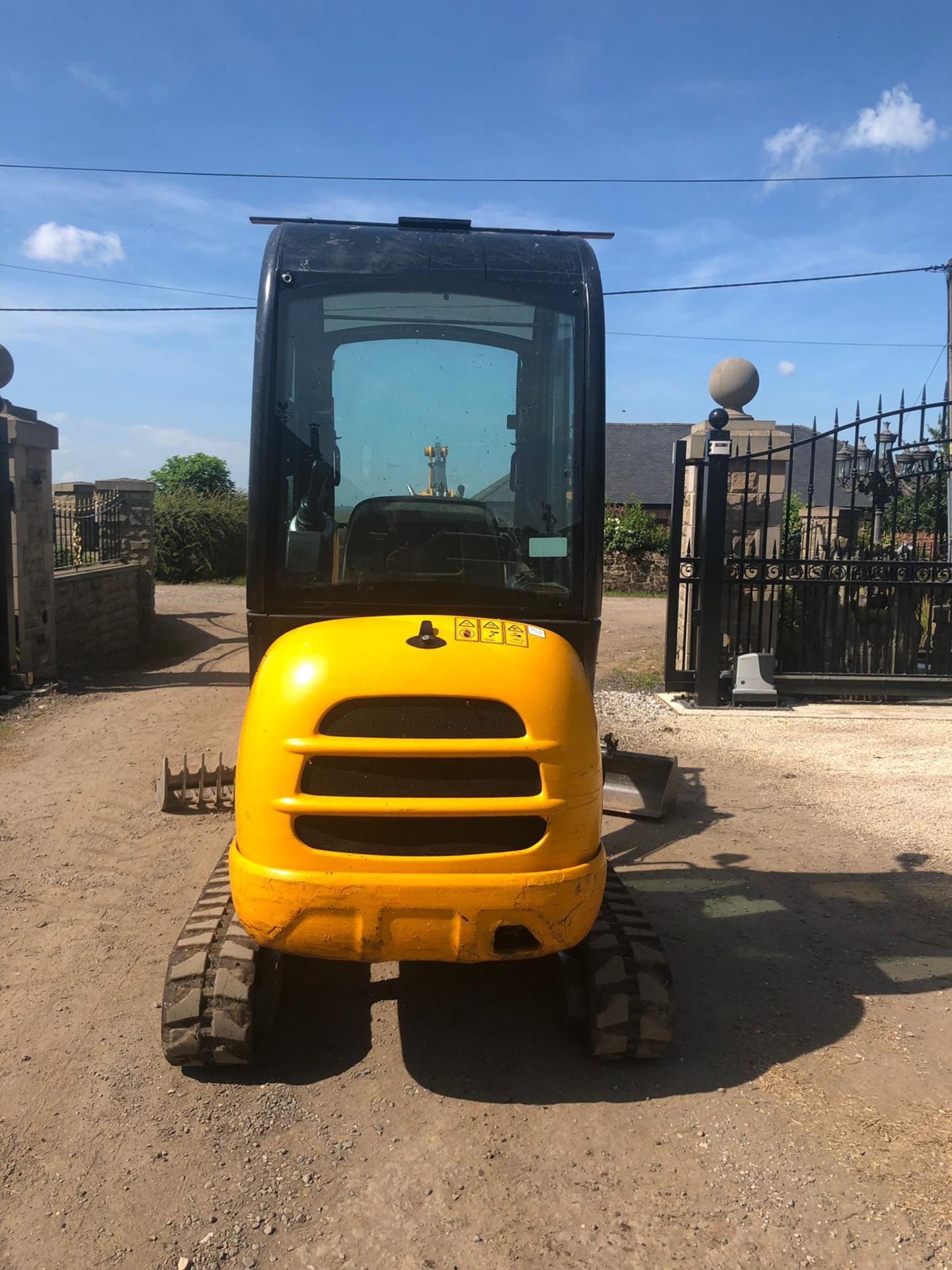 2015 JCB 8018 MINI DIGGER, EXPANDING TRACKS, C/W 2 X BUCKETS THUMB GRAB ON THE BOOM, ONLY 1000 HOURS - Image 4 of 7