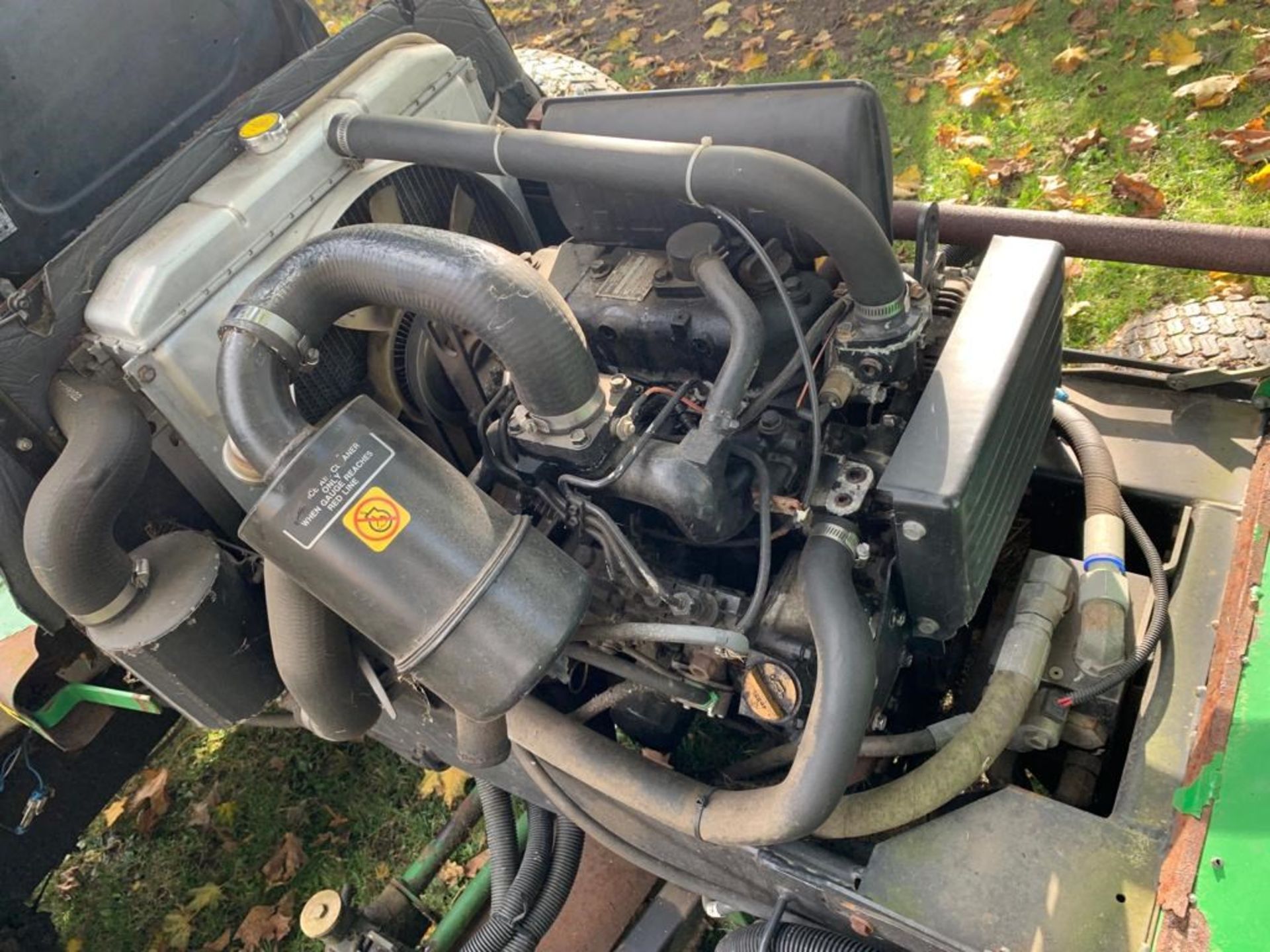 JOHN DEERE 4x4 3235A 5 GANG FAIRWAY RIDE ON DIESEL MOWER, IN GOOD WORKING CONDITION *NO VAT* - Image 10 of 17