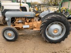 VINTAGE MASSEY FERGUSON DIESEL FARM TRACTOR GREY / GOLD, RUNS AND WORKS *PLUS VAT*