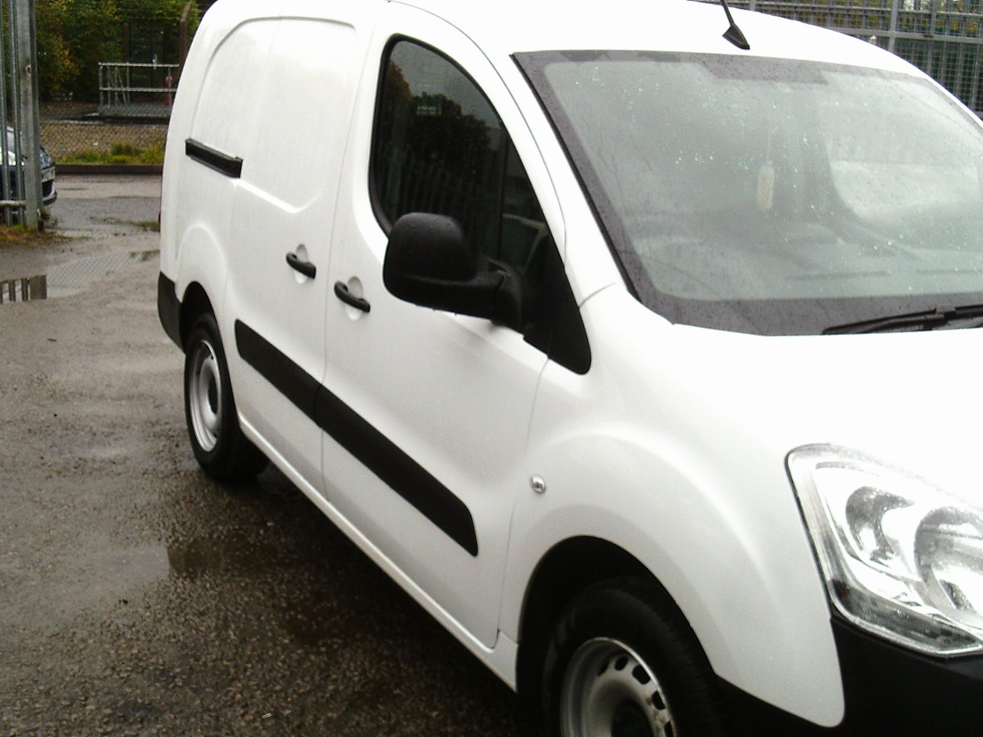 2017/17 REG PEUGEOT PARTNER BLUE HDI 1.6 DIESEL L2 CREW CAB PROFESSIONAL PANEL VAN, 2 FORMER KEEPERS - Image 2 of 14