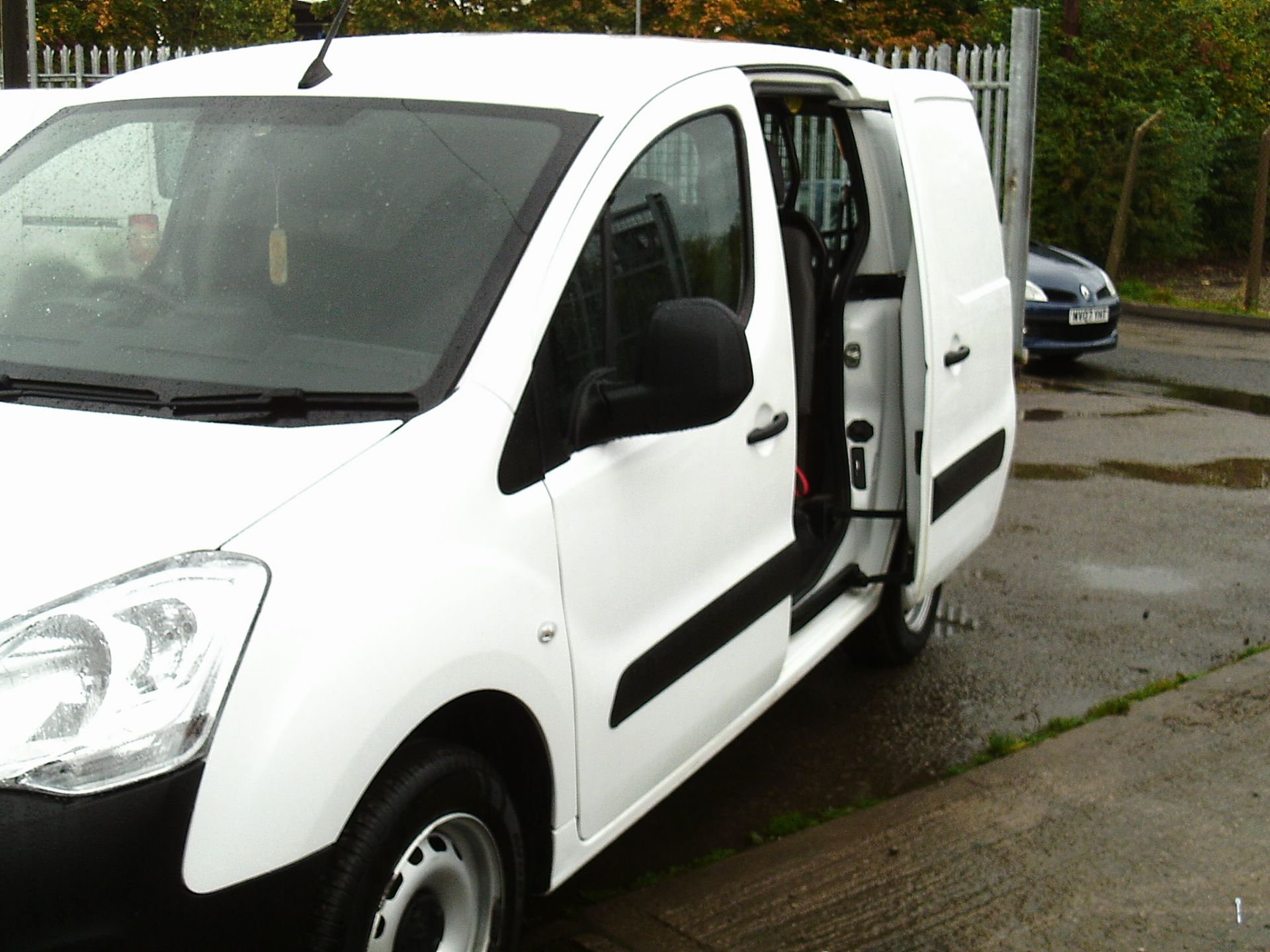 2017/17 REG PEUGEOT PARTNER BLUE HDI 1.6 DIESEL L2 CREW CAB PROFESSIONAL PANEL VAN, 2 FORMER KEEPERS - Image 9 of 14