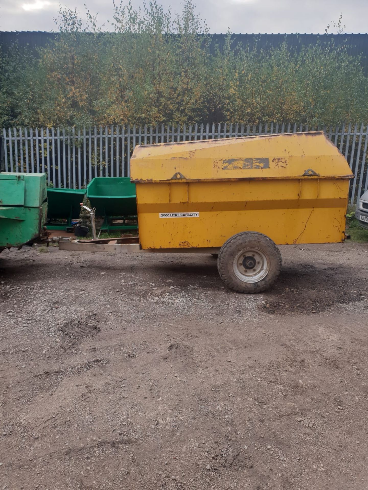 2000L TOW-ABLE BUNDED DIESEL FUEL TANK BOWSER, IN WORKING ORDER *NO VAT* - Image 2 of 7