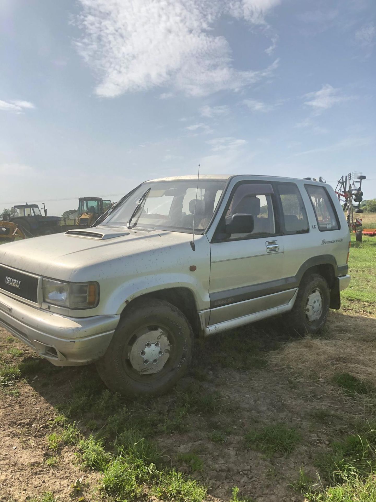 1994/M REG ISUZU BIGHORN 3.1 DIESEL LIGHT 4X4 UTILITY GREY/GOLD *NO VAT* - Image 3 of 4