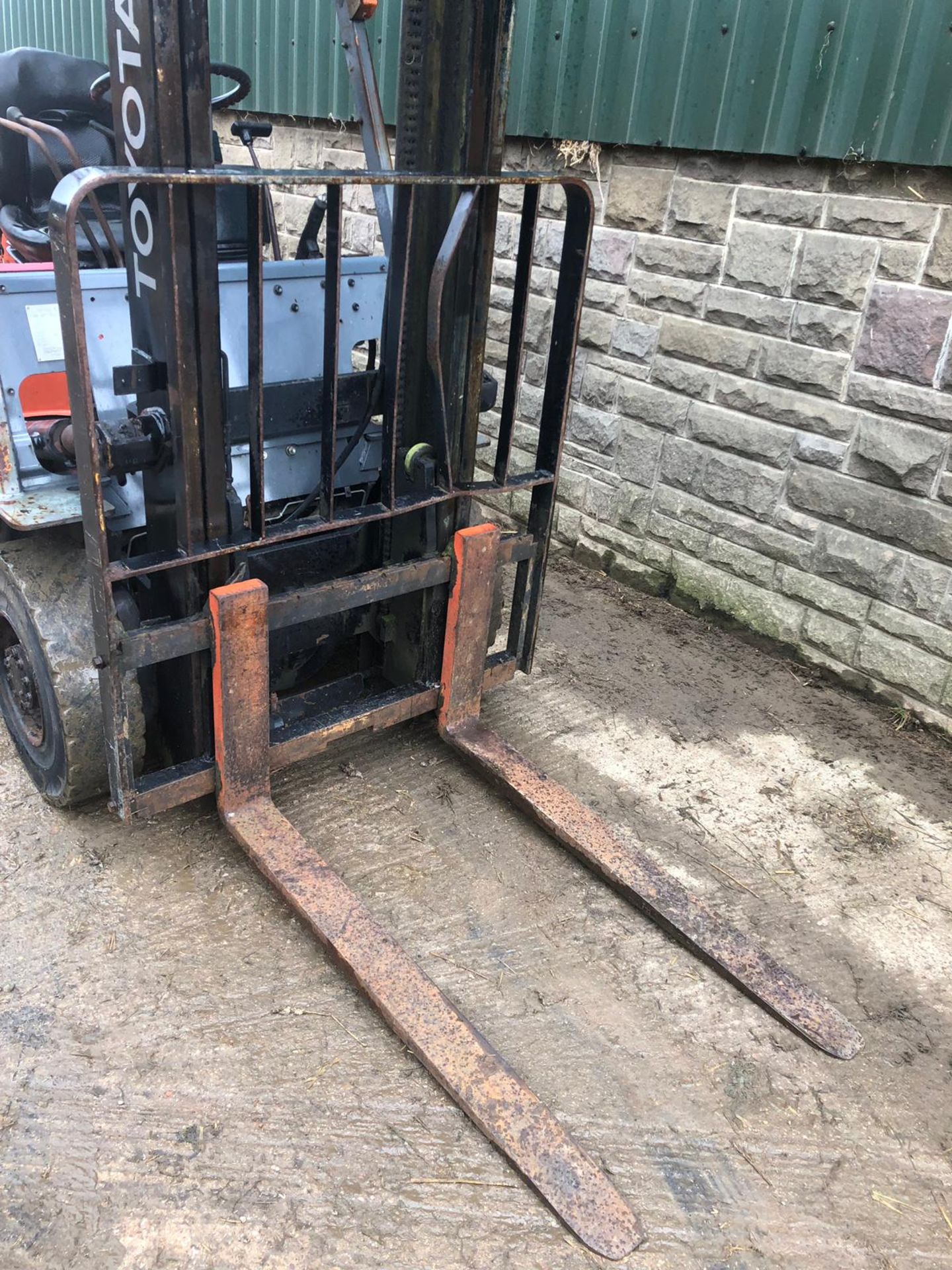 TOYOTA 20 FORKLIFT - *PLUS VAT* - Image 10 of 17