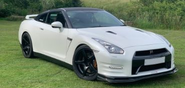 2011/11 REG NISSAN GT-R R35 PREMIUM EDITION S-A ONE FORMER KEEPER FROM NEW ONLY 22K MILES- WARRANTED