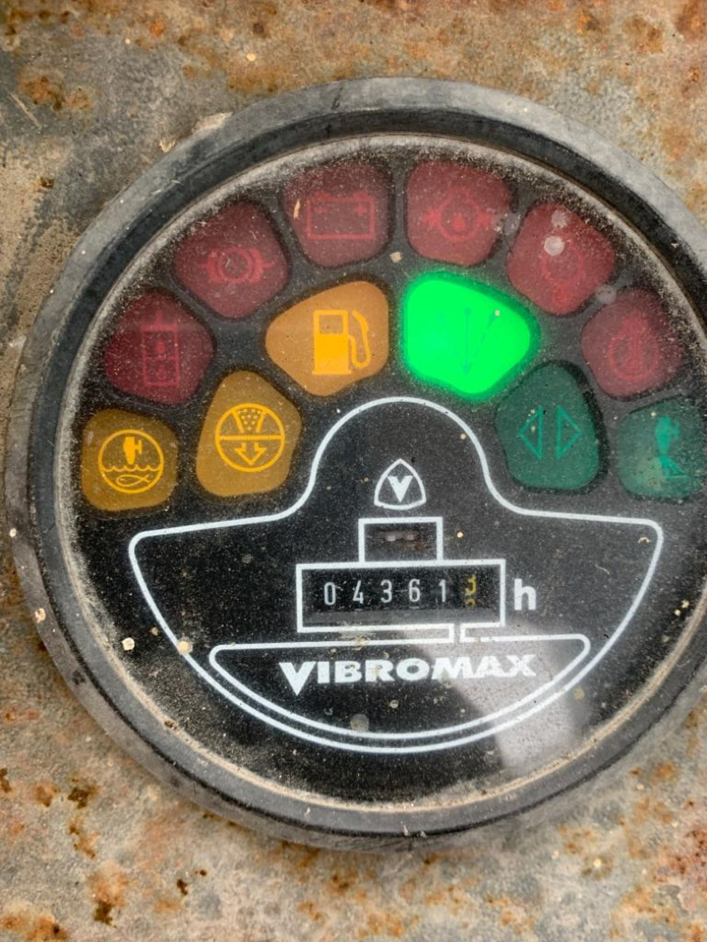 VIBROMAX W752 VIBRATING ROLLER, STARTS, DRIVES AND VIBRATES *PLUS VAT* - Image 8 of 9