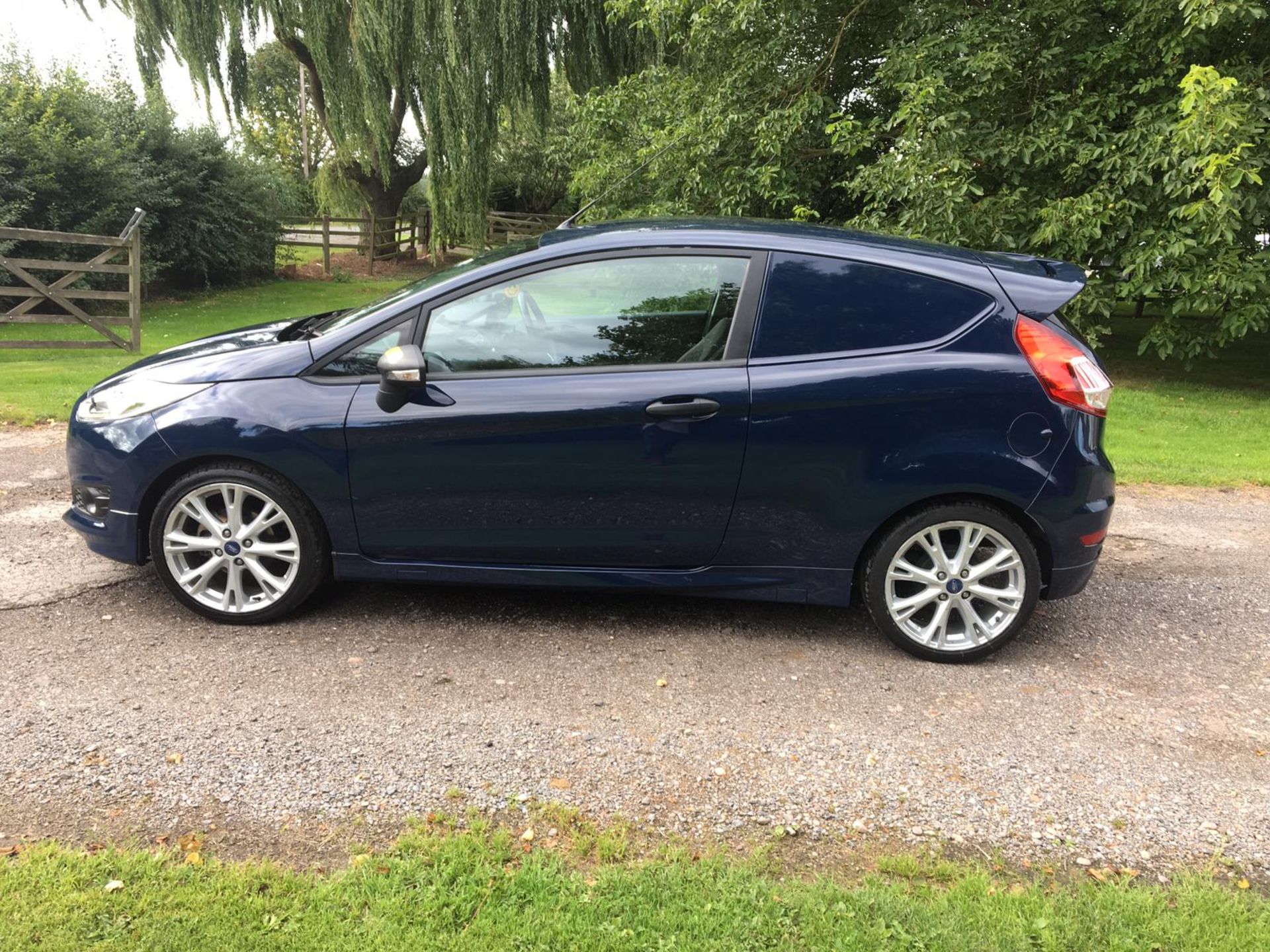 2014/14 REG FORD FIESTA ECONETIC TECH TDCI 1.6 DIESEL CAR DERIVED VAN, SHOWING 0 FORMER KEEPERS - Image 4 of 13