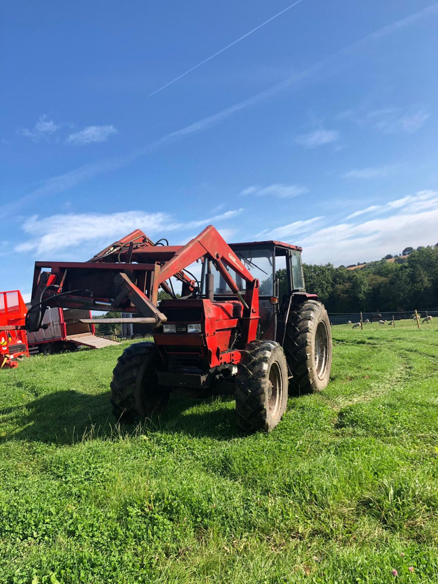 CASE INTERNATIONAL 895 LOADER TRACTOR, RUNS AND WORKS, DOES WHAT IT SHOULD, 4 WHEEL DRIVE *PLUS VAT* - Image 8 of 8