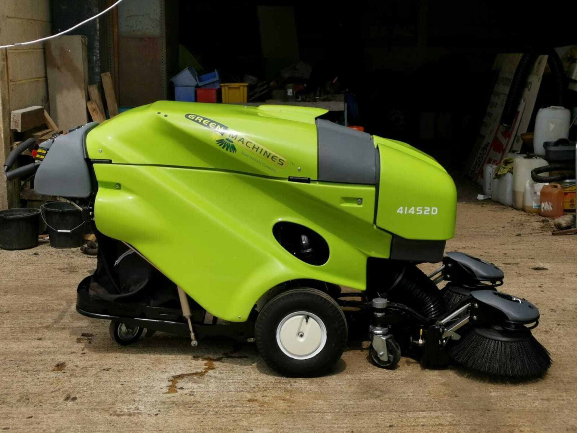TENNANT GREEN MACHINE MODEL: 414S2D PEDESTRIAN SWEEPER, ONLY 75 HOURS, YEAR 2014. *PLUS VAT* - Image 7 of 9