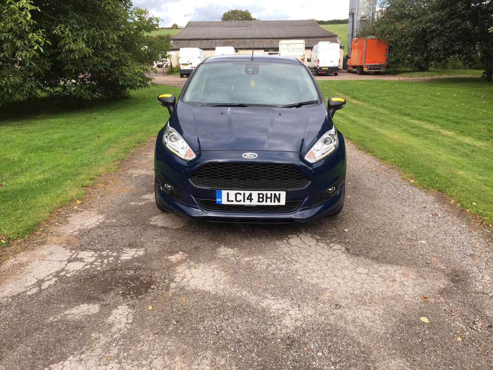 2014/14 REG FORD FIESTA ECONETIC TECH TDCI 1.6 DIESEL CAR DERIVED VAN, SHOWING 0 FORMER KEEPERS - Image 2 of 13