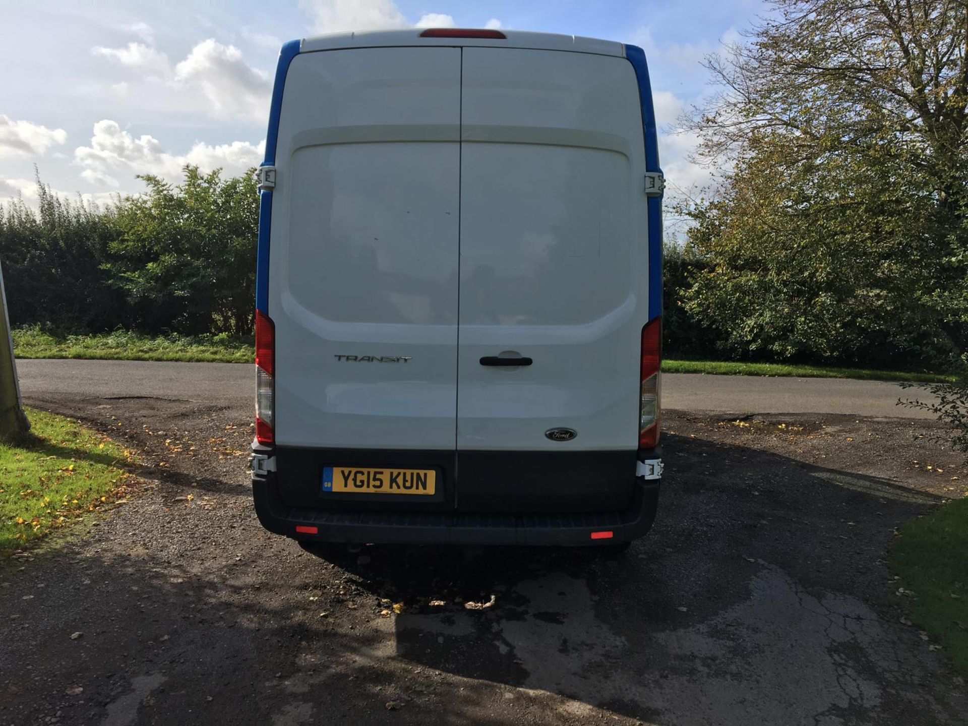 2015/15 REG FORD TRANSIT 350 2.2 DIESEL WHITE PANEL VAN, SHOWING 0 FORMER KEEPERS *NO VAT* - Image 5 of 13