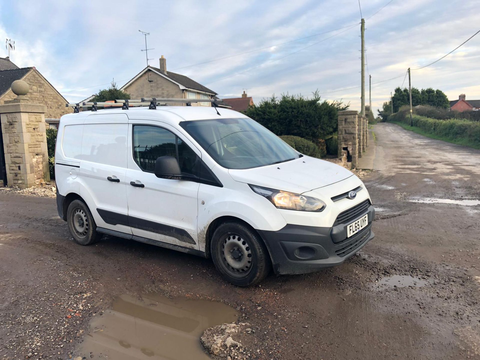 2015/65 REG FORD TRANSIT CONNECT 220 1.6 DIESEL WHITE PANEL VAN, SHOWING 0 FORMER KEEPERS *PLUS VAT*