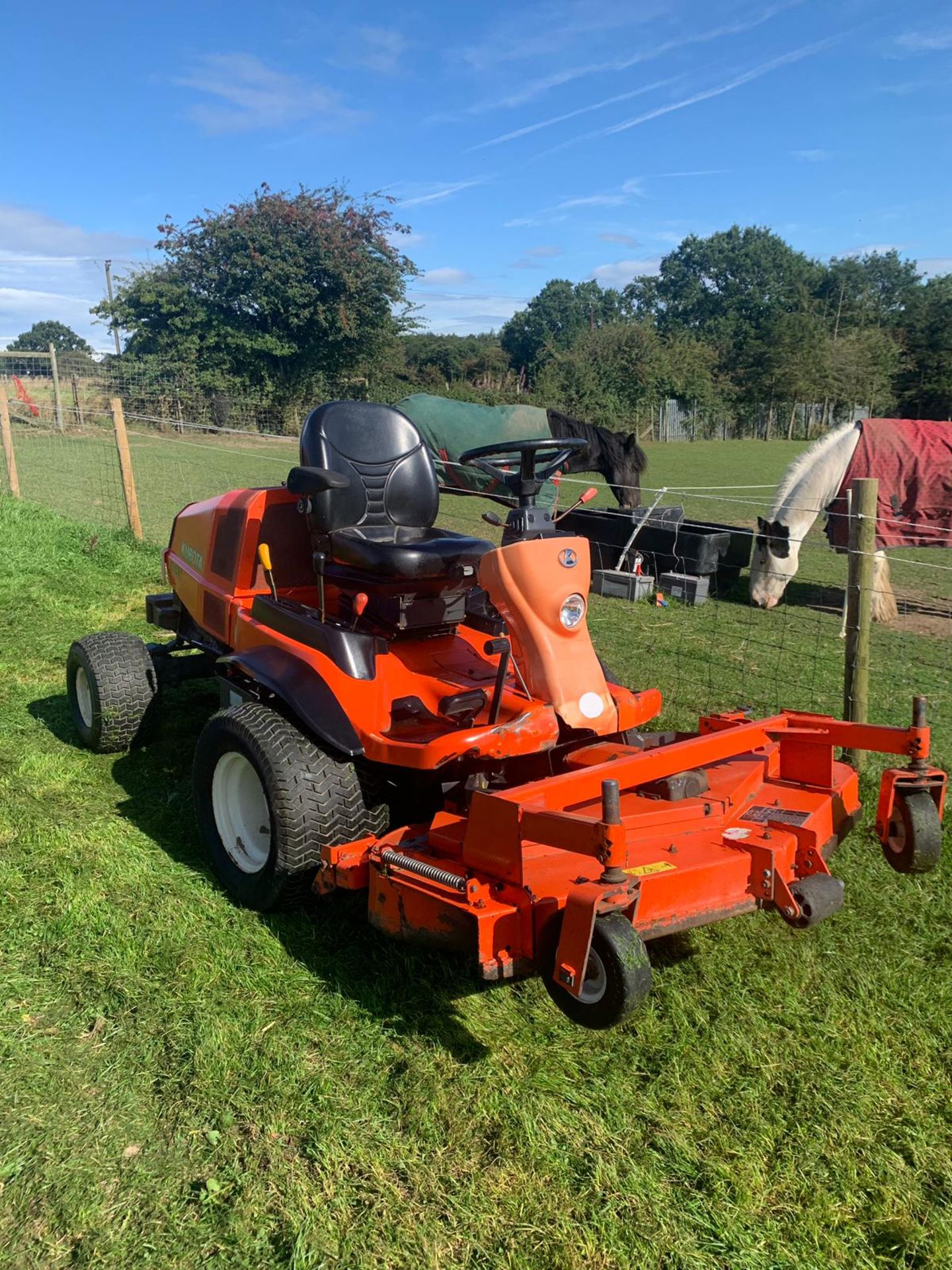 2012 KUBOTA F3680 OUT FRONT 4WD HST MOWER, TURF TYRES, 35 HP DIESEL ENGINE *PLUS VAT* - Image 4 of 15
