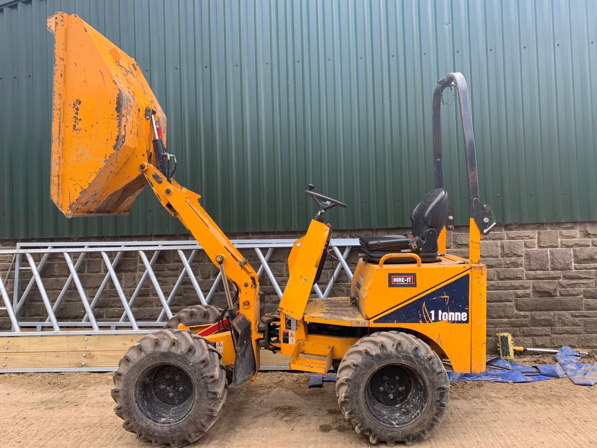 2012 THWAITES 1 TONNE HI-TIP DUMPER, SHOWING 1199 HOURS (UNVERIFIED) *PLUS VAT* - Image 4 of 9