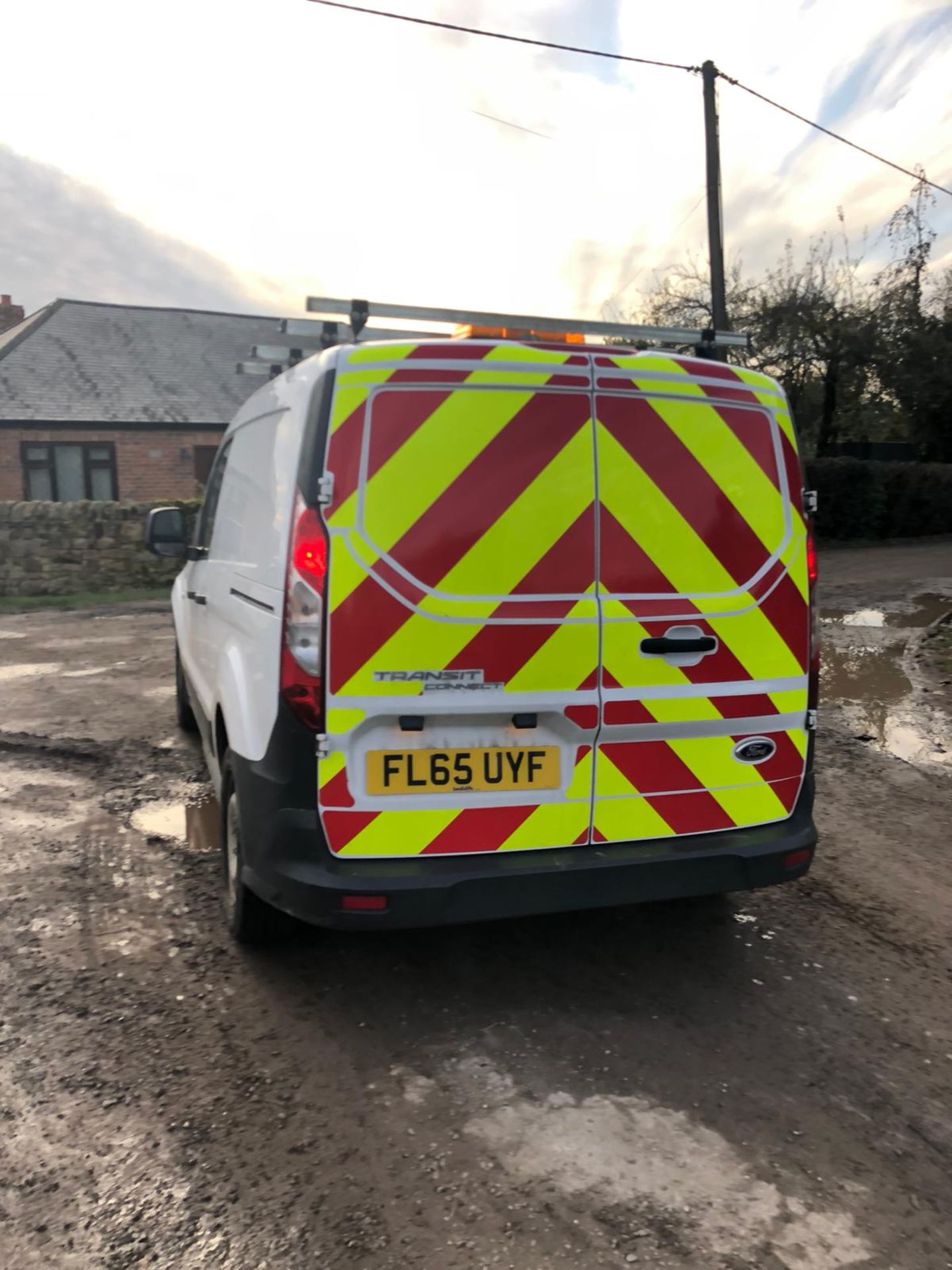 2015/65 REG FORD TRANSIT CONNECT 220 1.6 DIESEL WHITE PANEL VAN, SHOWING 0 FORMER KEEPERS *PLUS VAT* - Image 3 of 10