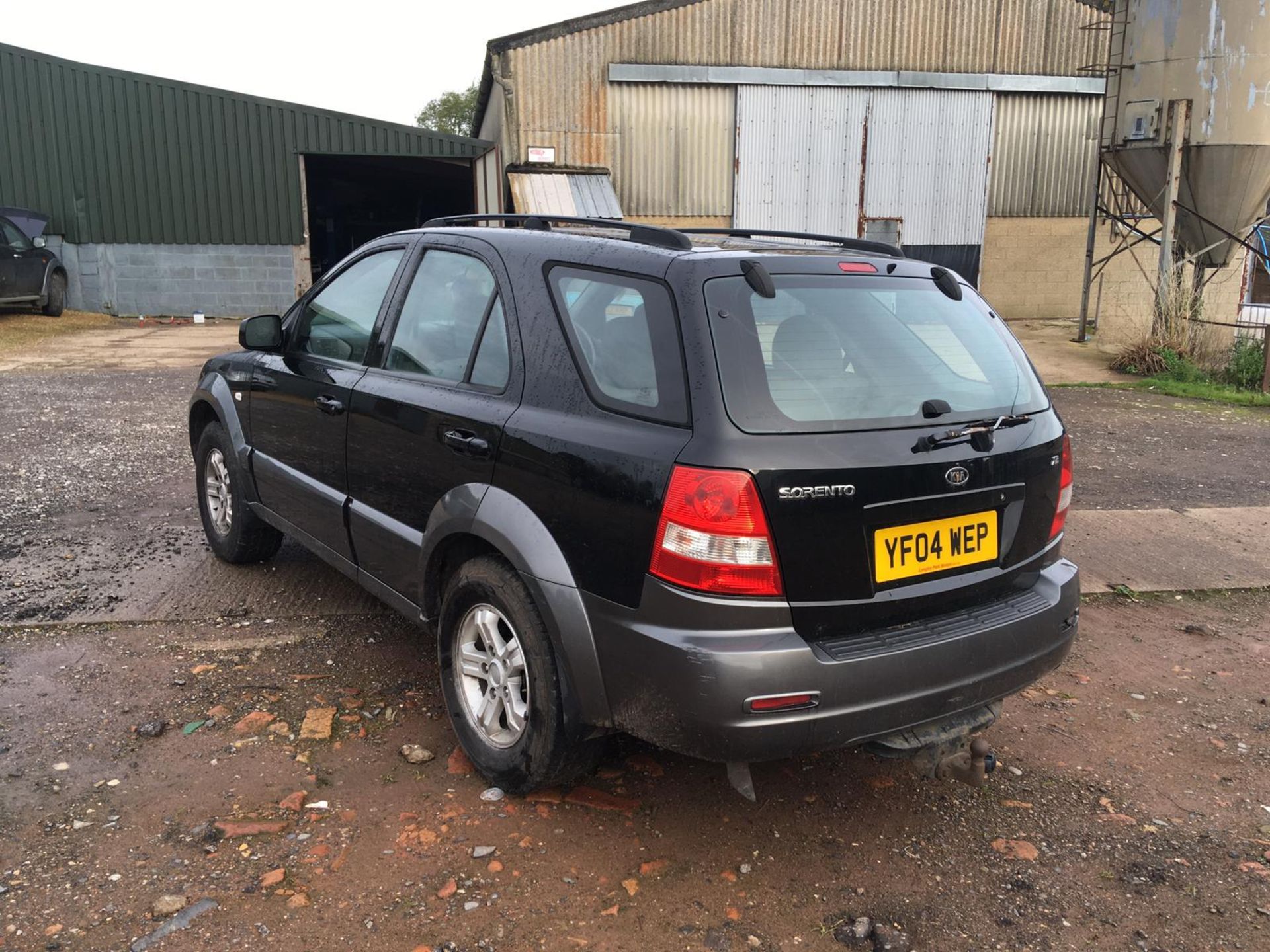 2004/04 REG KIA SORENTO CRDI XE AUTO 2.5 DIESEL BLACK ESTATE, SHOWING 4 FORMER KEEPERS *NO VAT* - Image 3 of 8