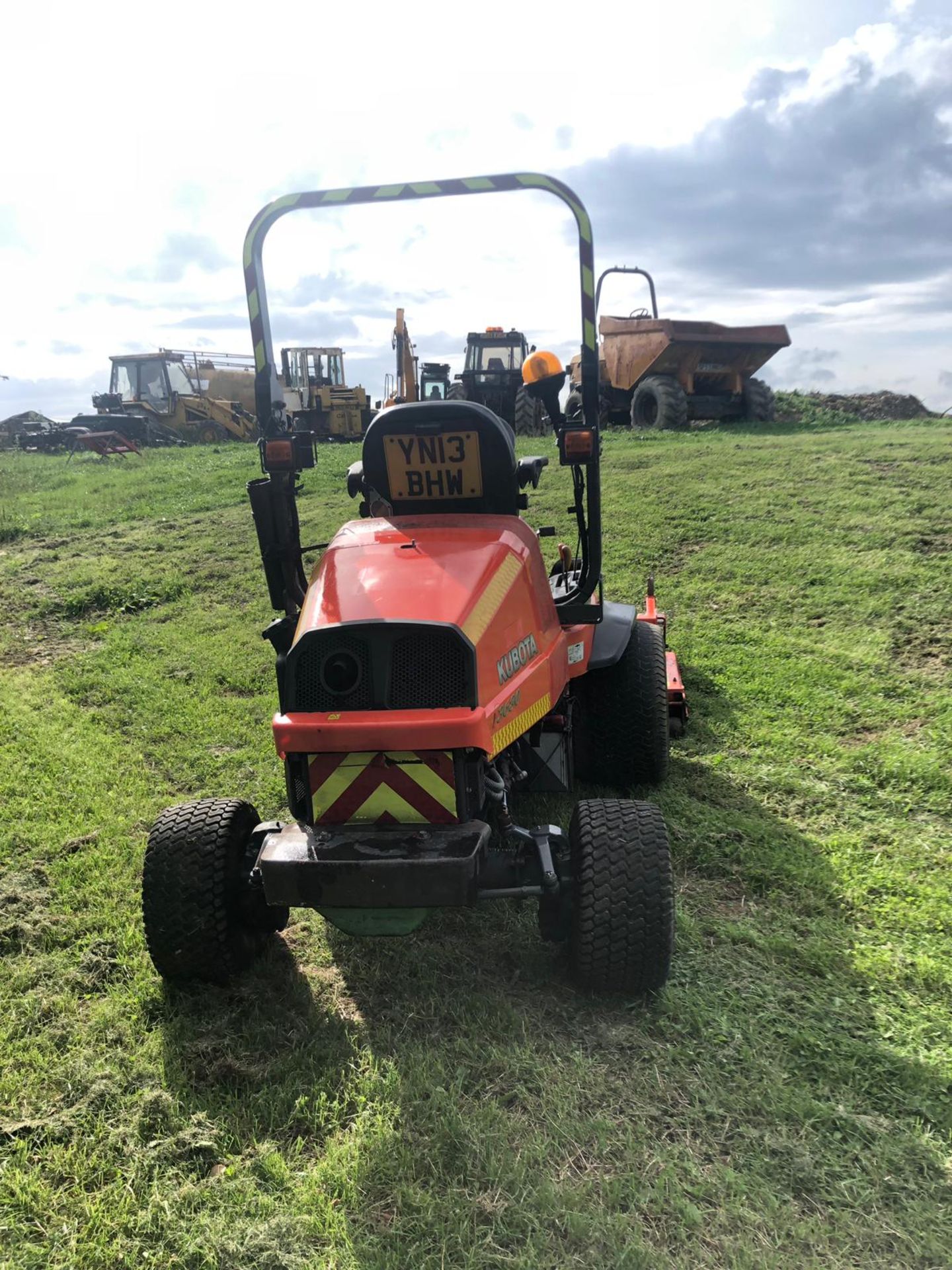 KUBTOA F3680 RIDE ON LAWN MOWER, RUNS WORKS AND CUTS, YEAR 2013 *PLUS VAT* - Image 4 of 8