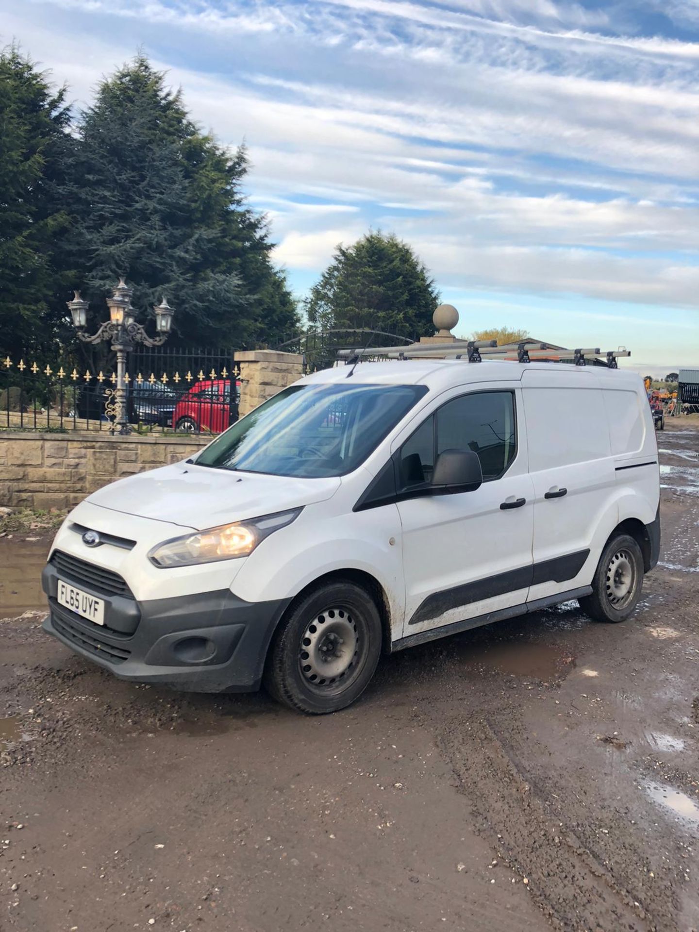 2015/65 REG FORD TRANSIT CONNECT 220 1.6 DIESEL WHITE PANEL VAN, SHOWING 0 FORMER KEEPERS *PLUS VAT* - Image 2 of 10