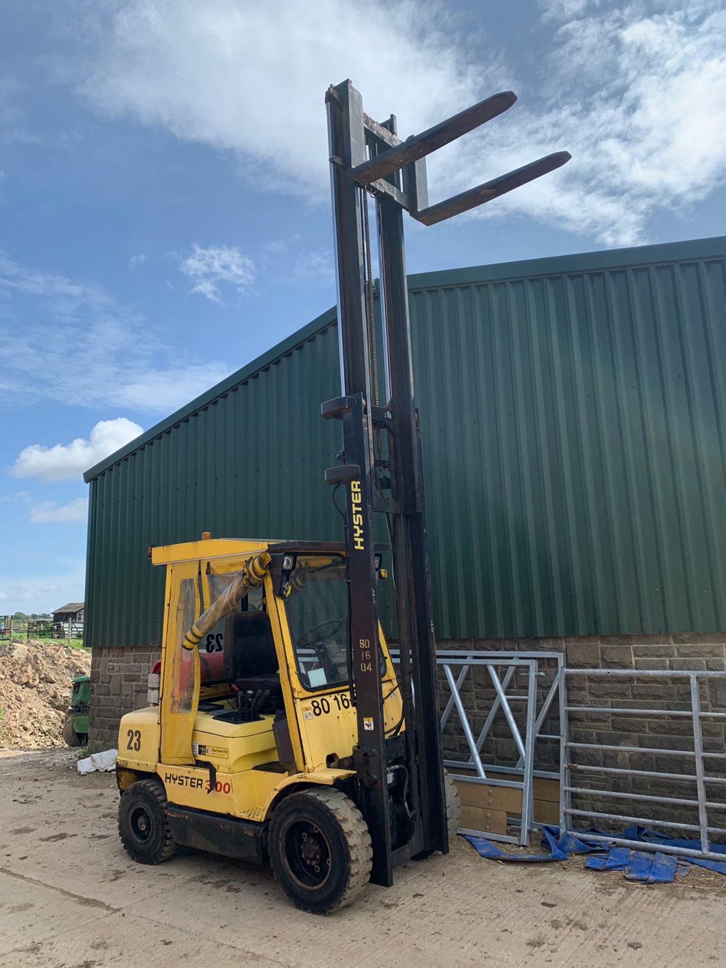 2003 HYSTER H3.00XM GAS POWERED 3000 KG CAPACITY FORKLIFT *PLUS VAT* - Image 2 of 8