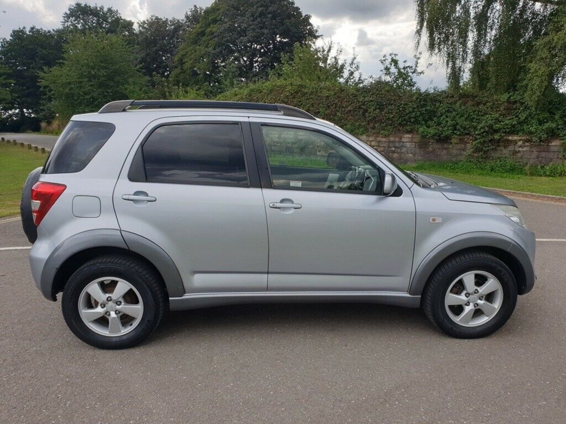 2007/07 REG DAIHATSU TERIOS SX 1.5 PETROL SILVER 5 DOOR HATCHBACK, SHOWING 3 FORMER KEEPERS *NO VAT* - Image 5 of 9