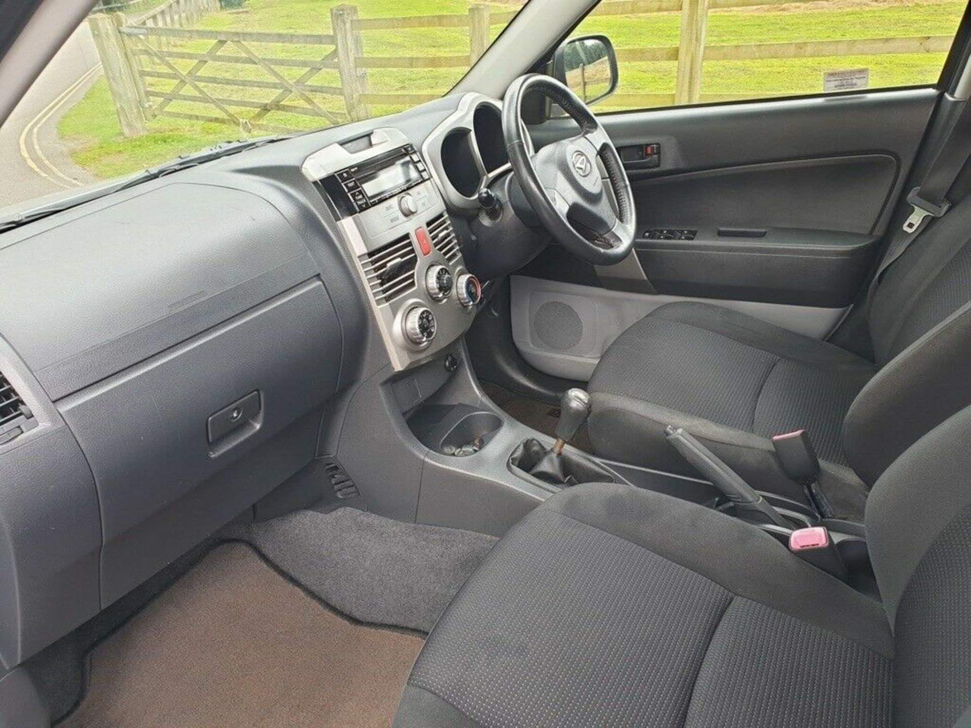 2007/07 REG DAIHATSU TERIOS SX 1.5 PETROL SILVER 5 DOOR HATCHBACK, SHOWING 3 FORMER KEEPERS *NO VAT* - Image 8 of 9