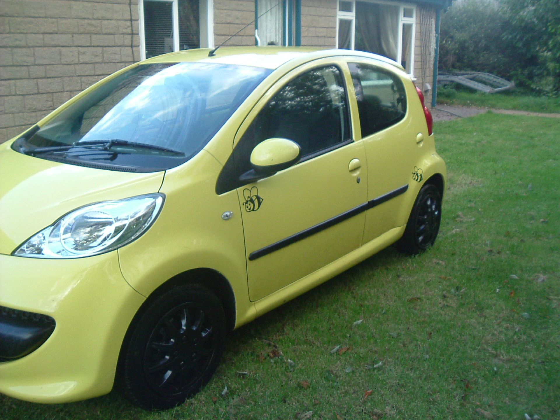 2007/07 REG PEUGEOT 107 URBAN YELLOW 1.0L PETROL 5 DOOR HATCHBACK, SHOWING 1 FORMER KEEPER *NO VAT* - Bild 2 aus 8