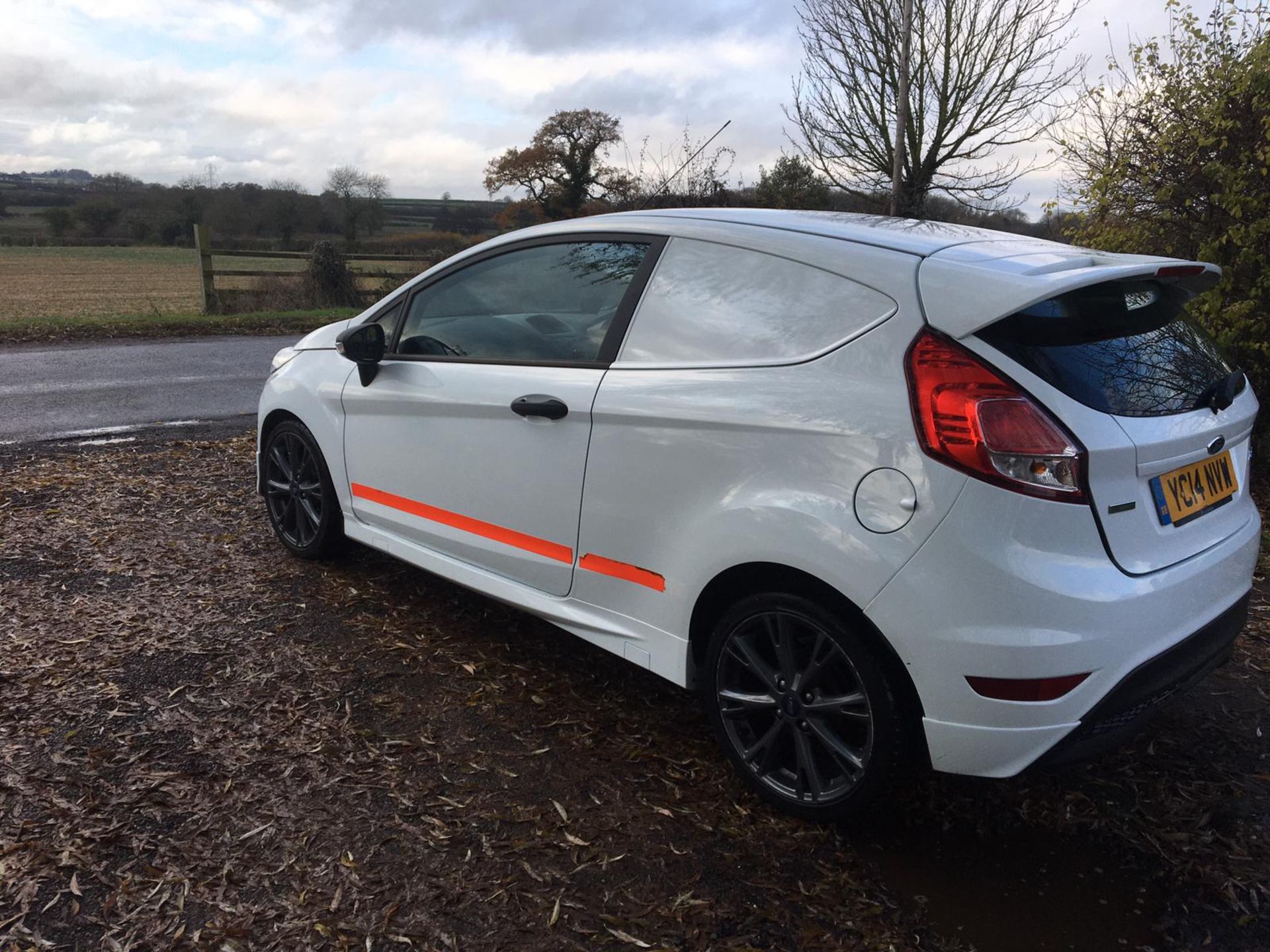 2014/14 REG FORD FIESTA ECONETIC TECH TDCI 1.6 DIESEL WHITE CAR/VAN, SHOWING 0 FORMER KEEPERS - Image 4 of 12