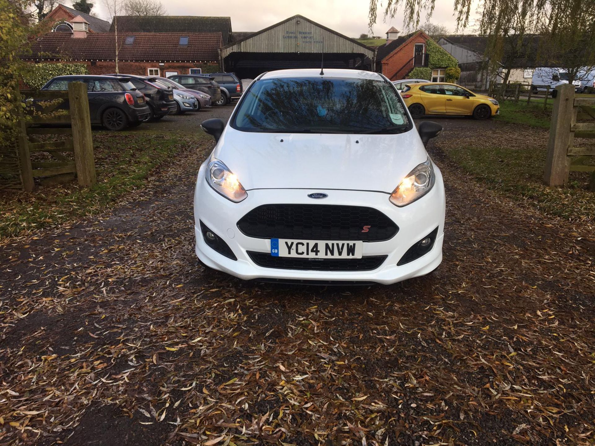 2014/14 REG FORD FIESTA ECONETIC TECH TDCI 1.6 DIESEL WHITE CAR/VAN, SHOWING 0 FORMER KEEPERS - Image 2 of 12