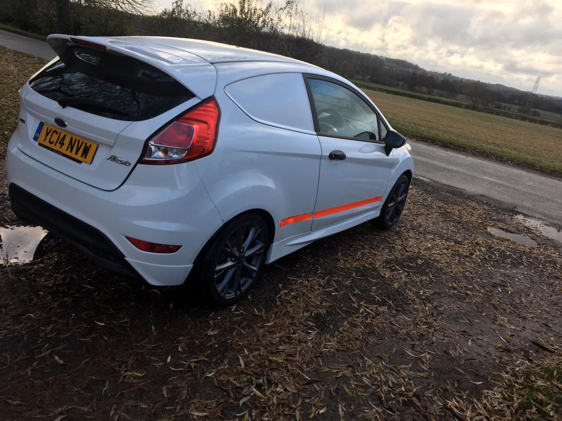 2014/14 REG FORD FIESTA ECONETIC TECH TDCI 1.6 DIESEL WHITE CAR/VAN, SHOWING 0 FORMER KEEPERS - Image 7 of 12