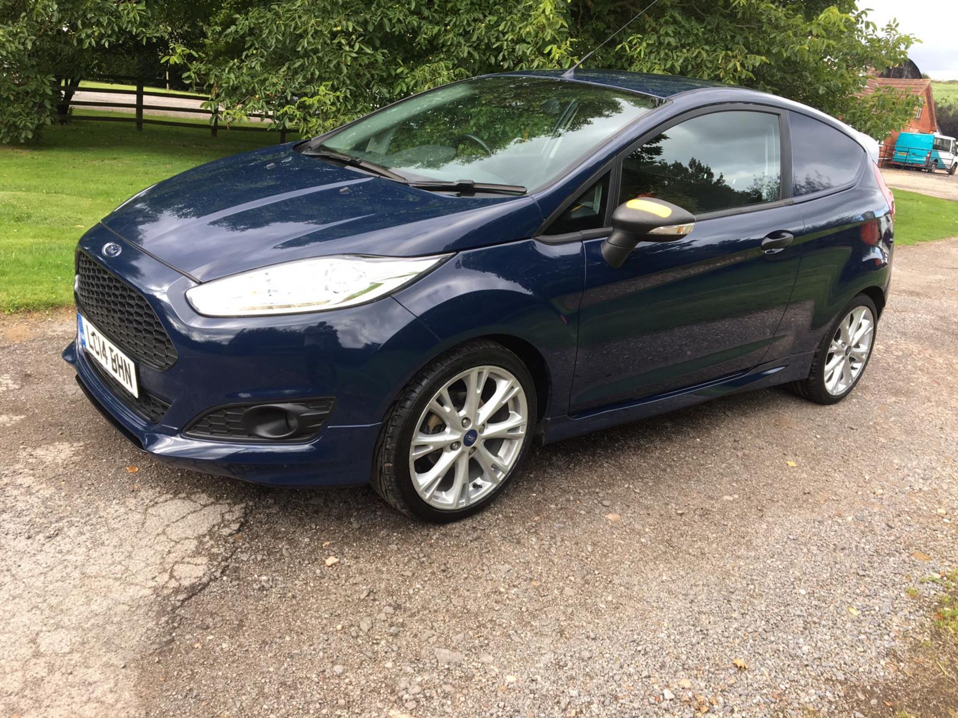 2014/14 REG FORD FIESTA ECONETIC TECH TDCI 1.6 DIESEL CAR DERIVED VAN, SHOWING 0 FORMER KEEPERS - Image 3 of 13