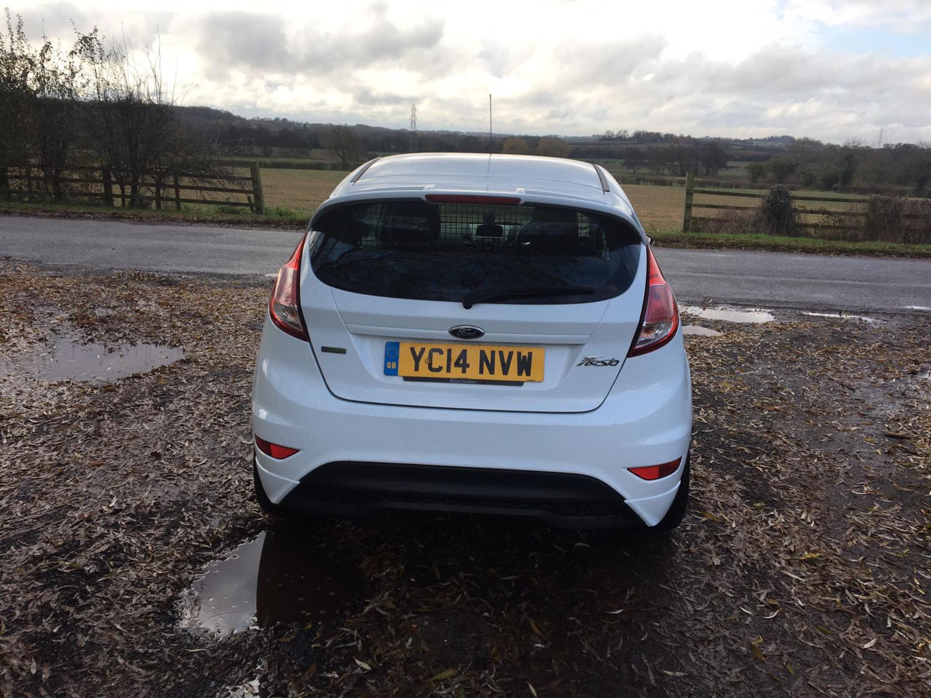 2014/14 REG FORD FIESTA ECONETIC TECH TDCI 1.6 DIESEL WHITE CAR/VAN, SHOWING 0 FORMER KEEPERS - Image 5 of 12