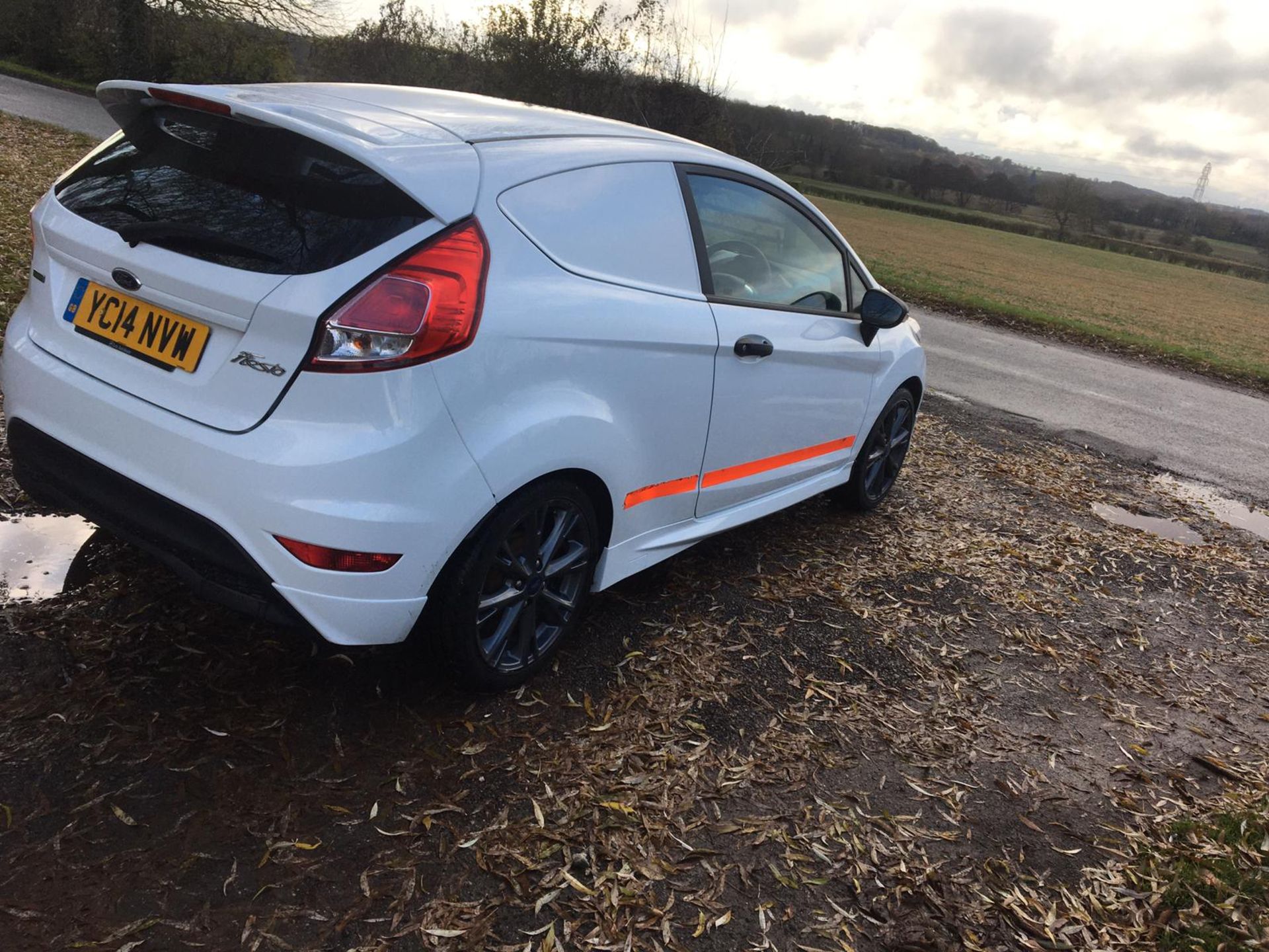 2014/14 REG FORD FIESTA ECONETIC TECH TDCI 1.6 DIESEL WHITE CAR/VAN, SHOWING 0 FORMER KEEPERS - Image 6 of 12